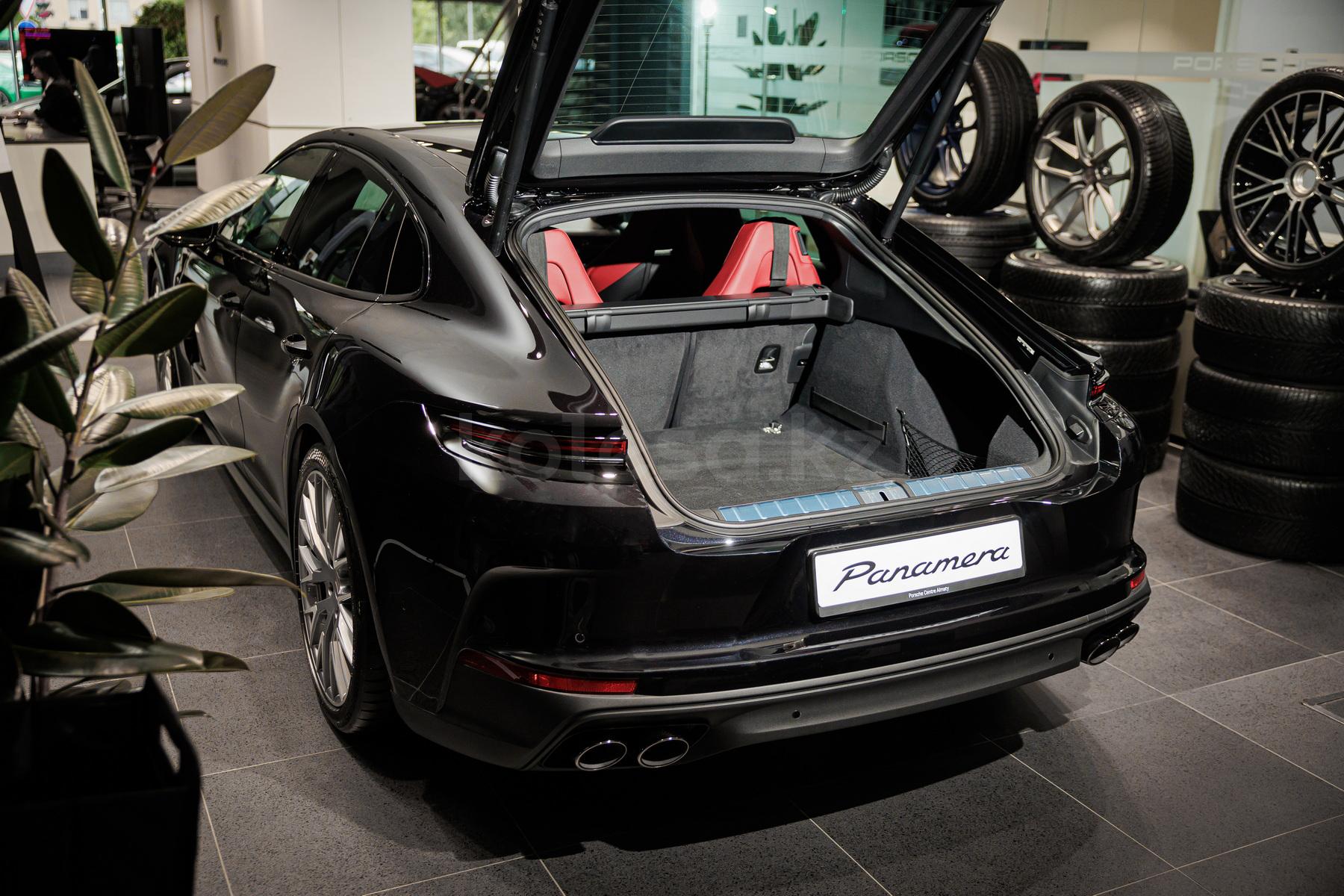 Porsche Panamera F 2023 - н.в. года от 108 000 000 тенге