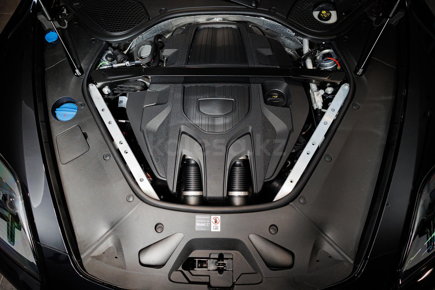Porsche Panamera F 2023 - н.в. года от 108 000 000 тенге