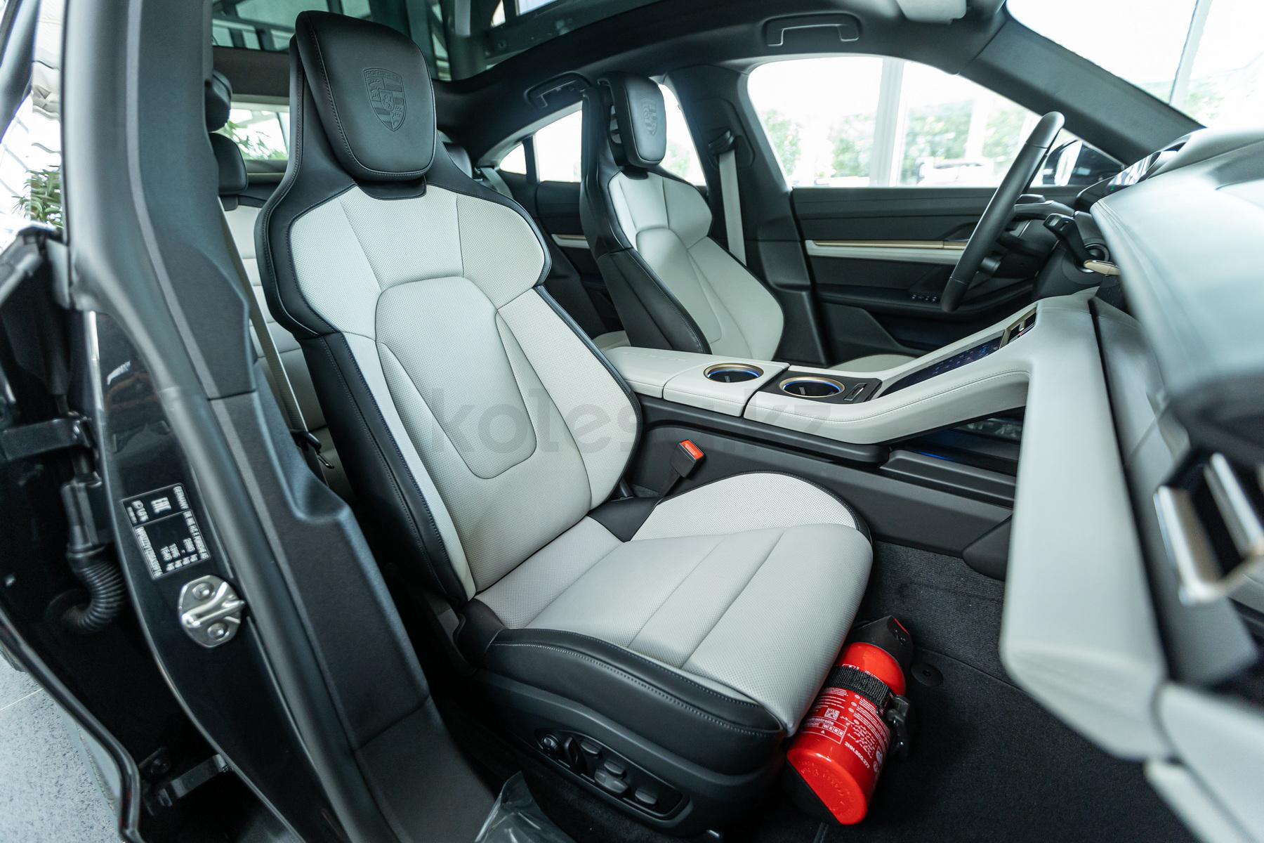 Porsche Taycan F 2024 - н.в. года от 92 156 158 тенге