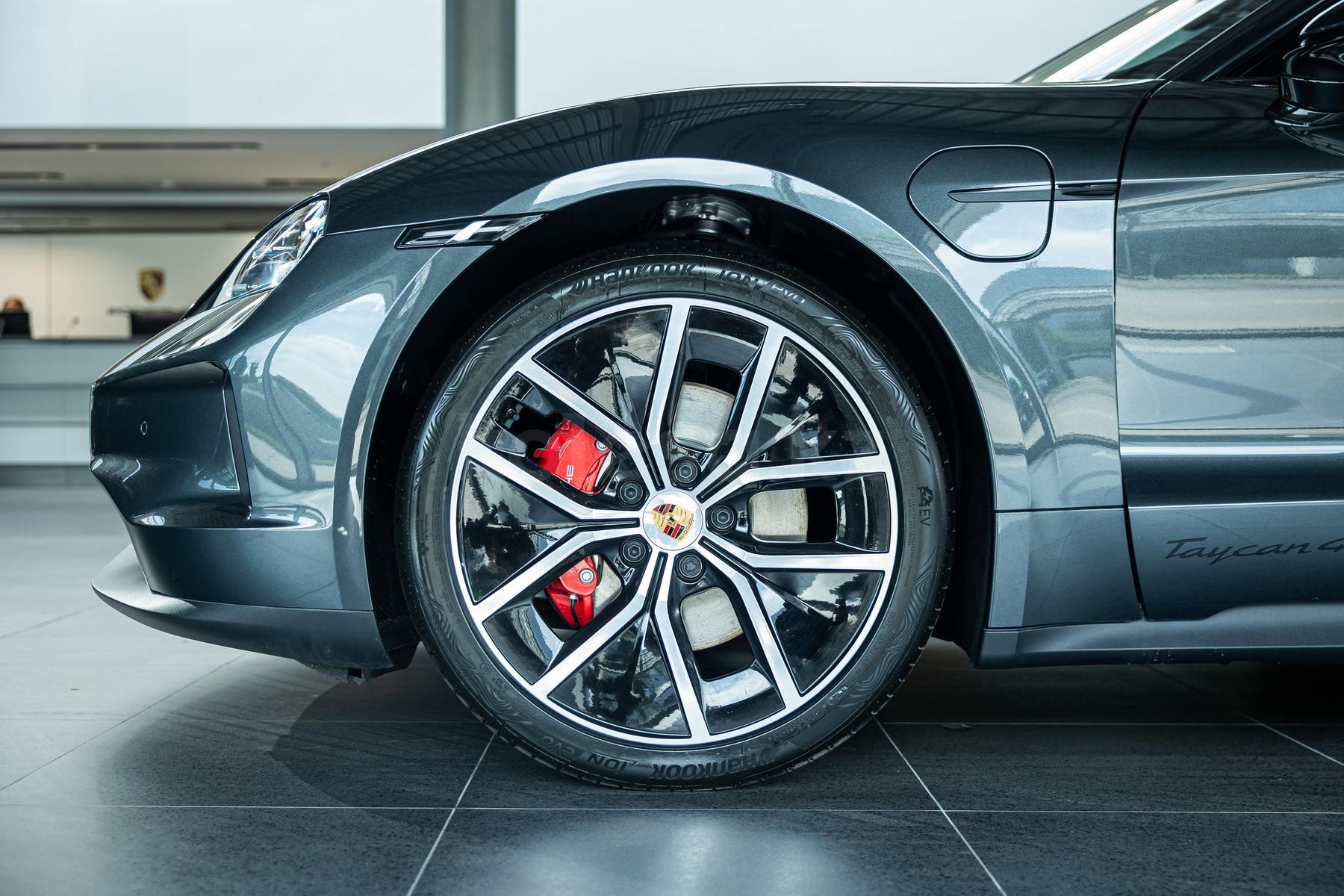 Porsche Taycan F 2024 - н.в. года от 92 156 158 тенге