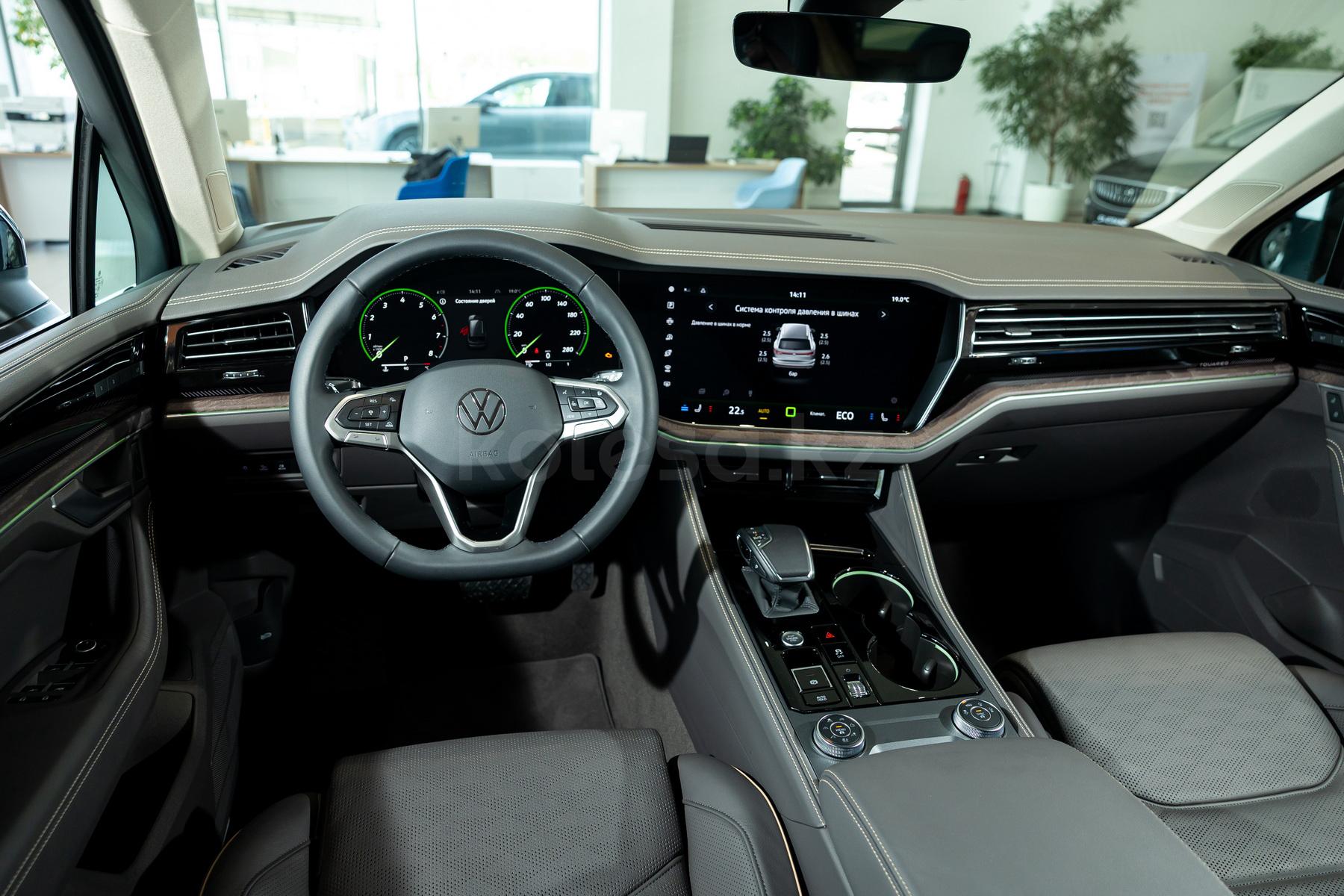 Volkswagen Touareg SUV 2023 - н.в. года от 39 970 000 тенге
