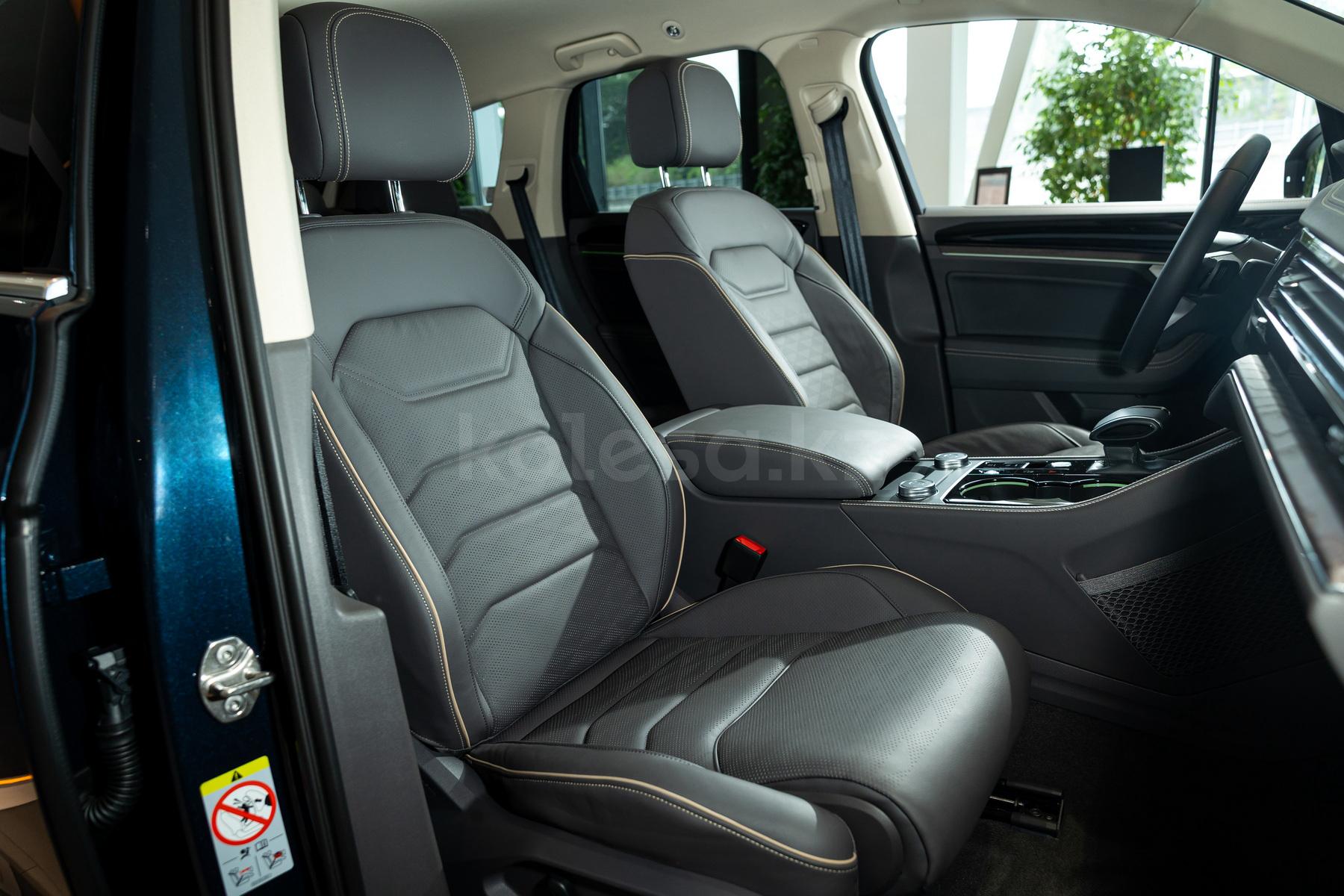 Volkswagen Touareg SUV 2023 - н.в. года от 39 970 000 тенге