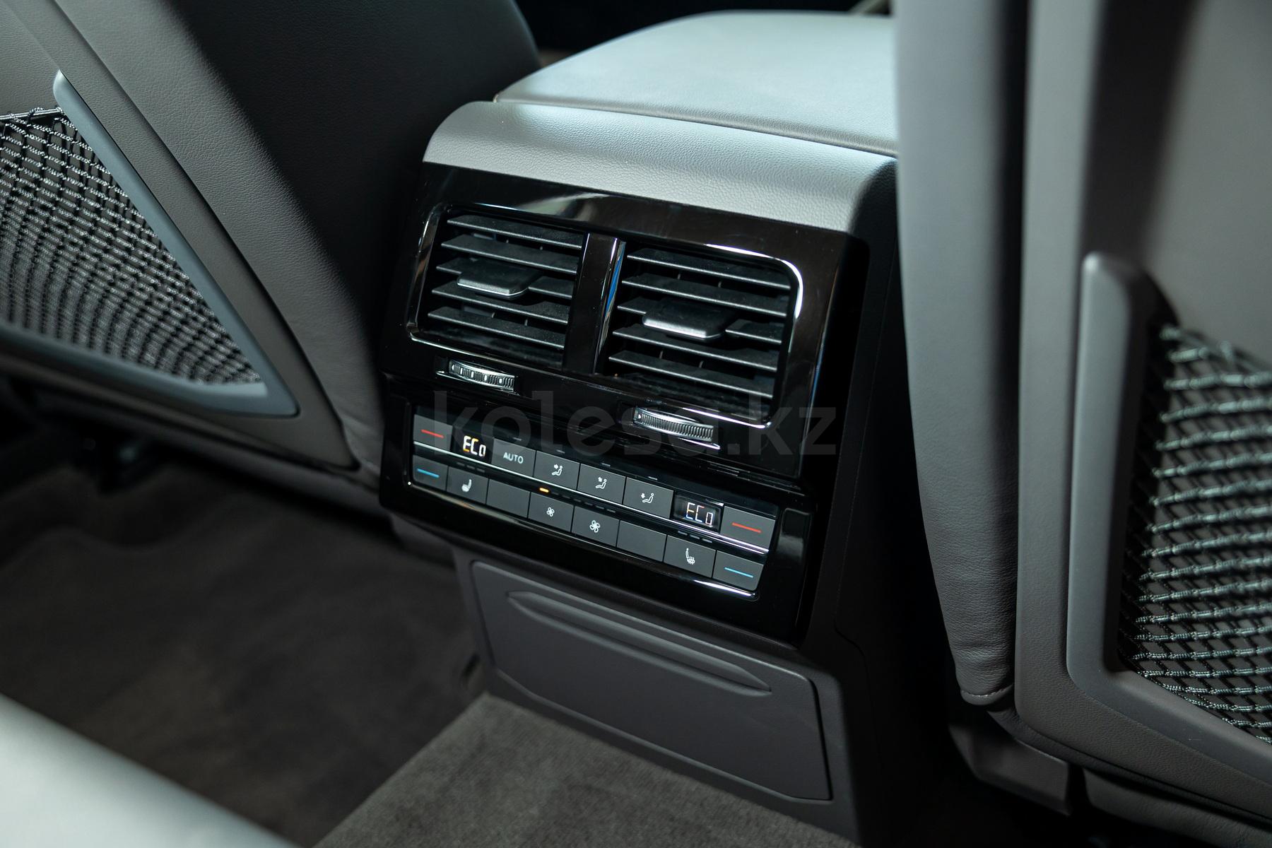 Volkswagen Touareg SUV 2023 - н.в. года от 39 970 000 тенге