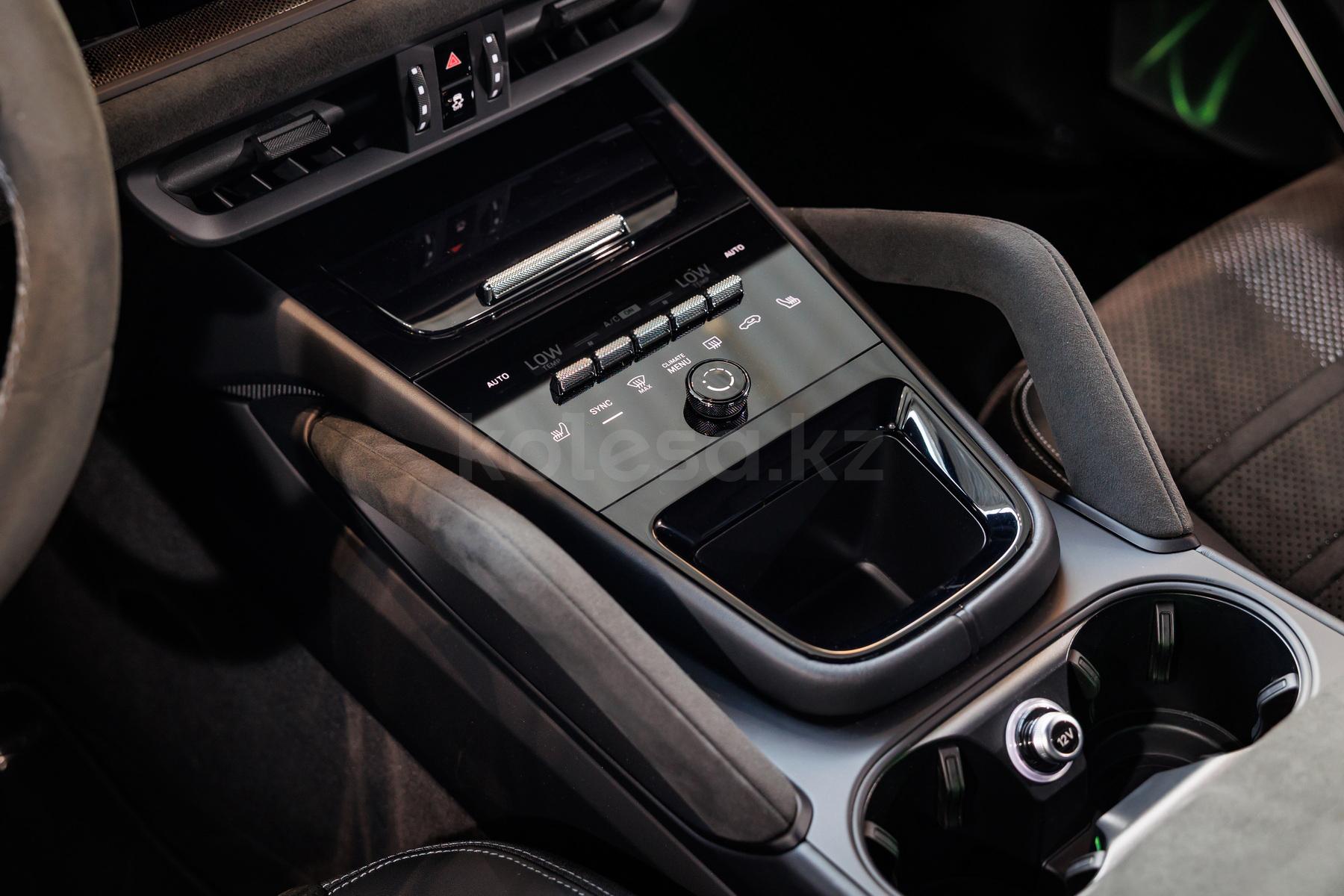 Porsche Cayenne Coupe SUV 2023 - н.в. года от 93 000 000 тенге