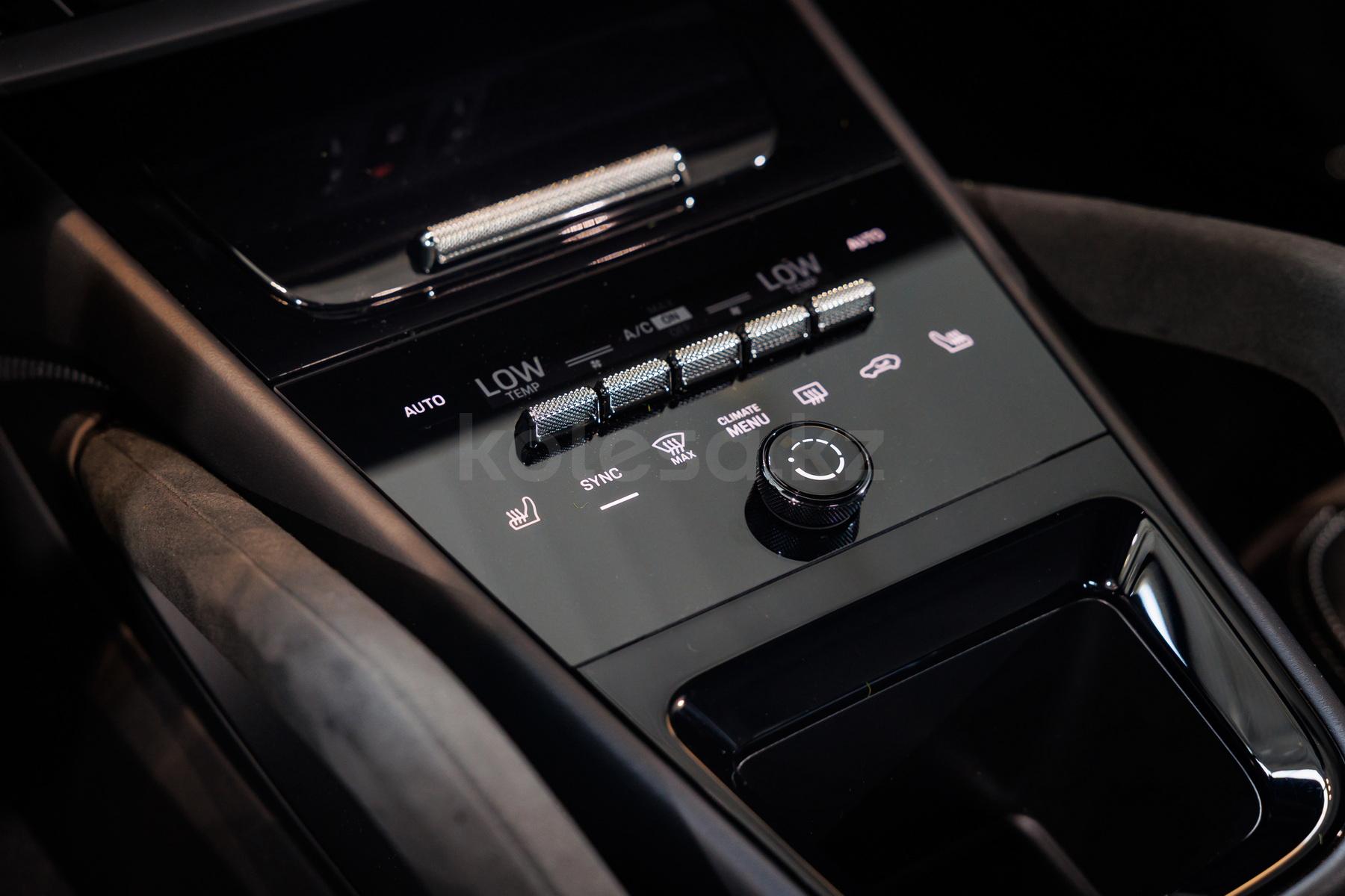 Porsche Cayenne Coupe SUV 2023 - н.в. года от 93 000 000 тенге