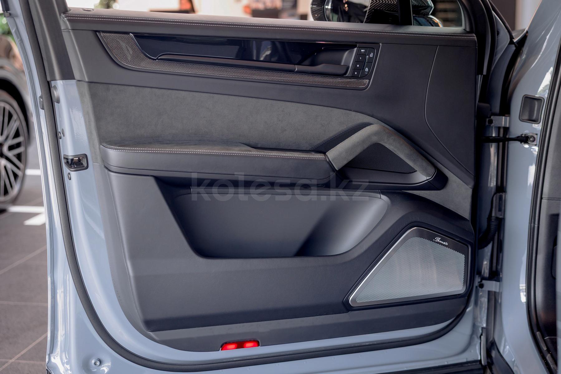 Porsche Cayenne Coupe SUV 2023 - н.в. года от 93 000 000 тенге