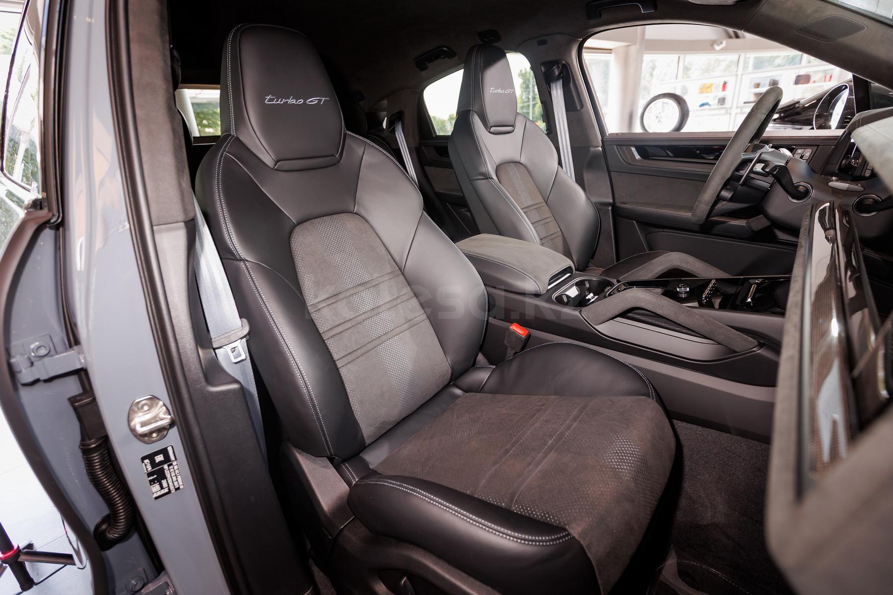 Porsche Cayenne Coupe SUV 2023 - н.в. года от 93 000 000 тенге
