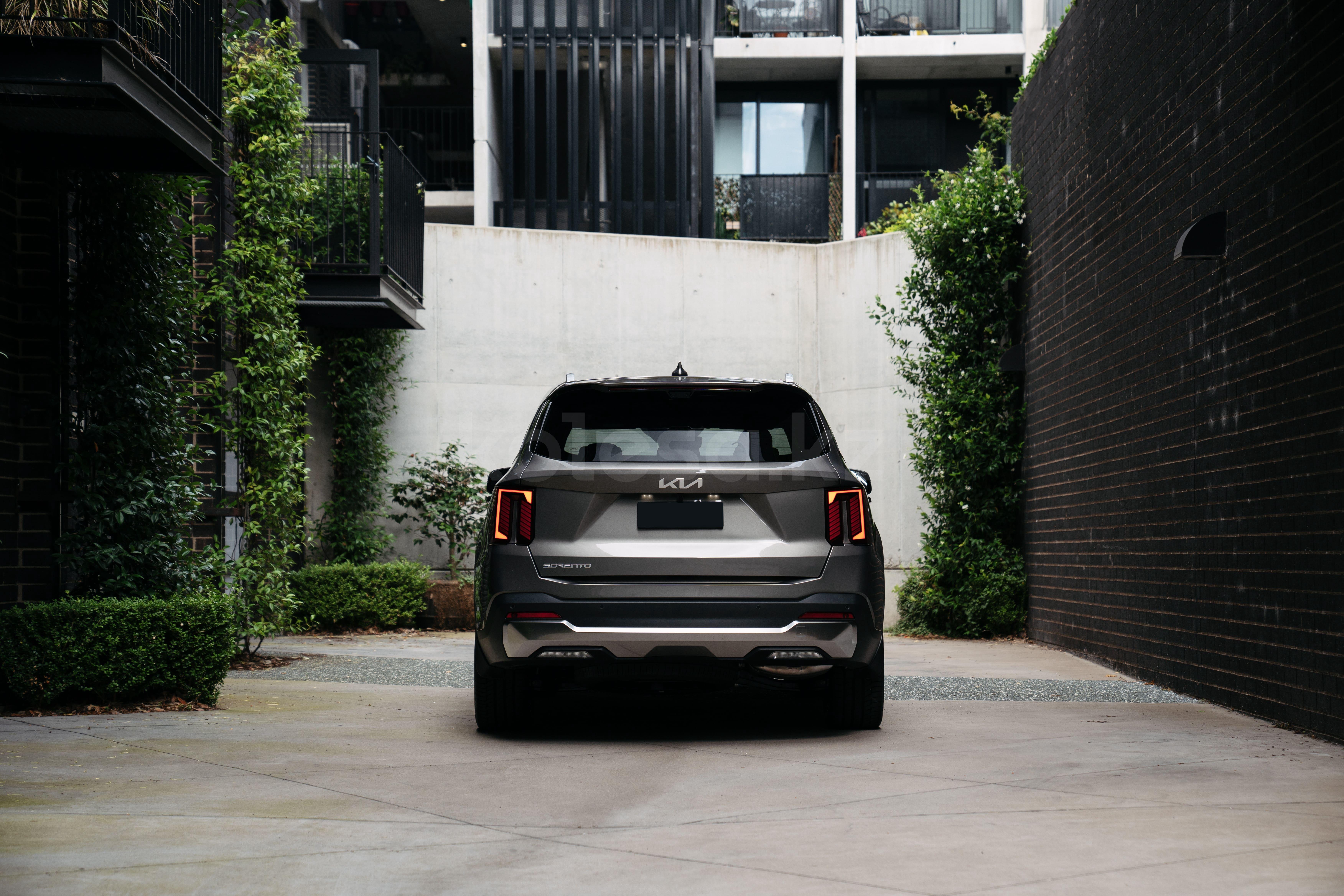 Kia Sorento SUV 2024 года от 18 690 000 тенге