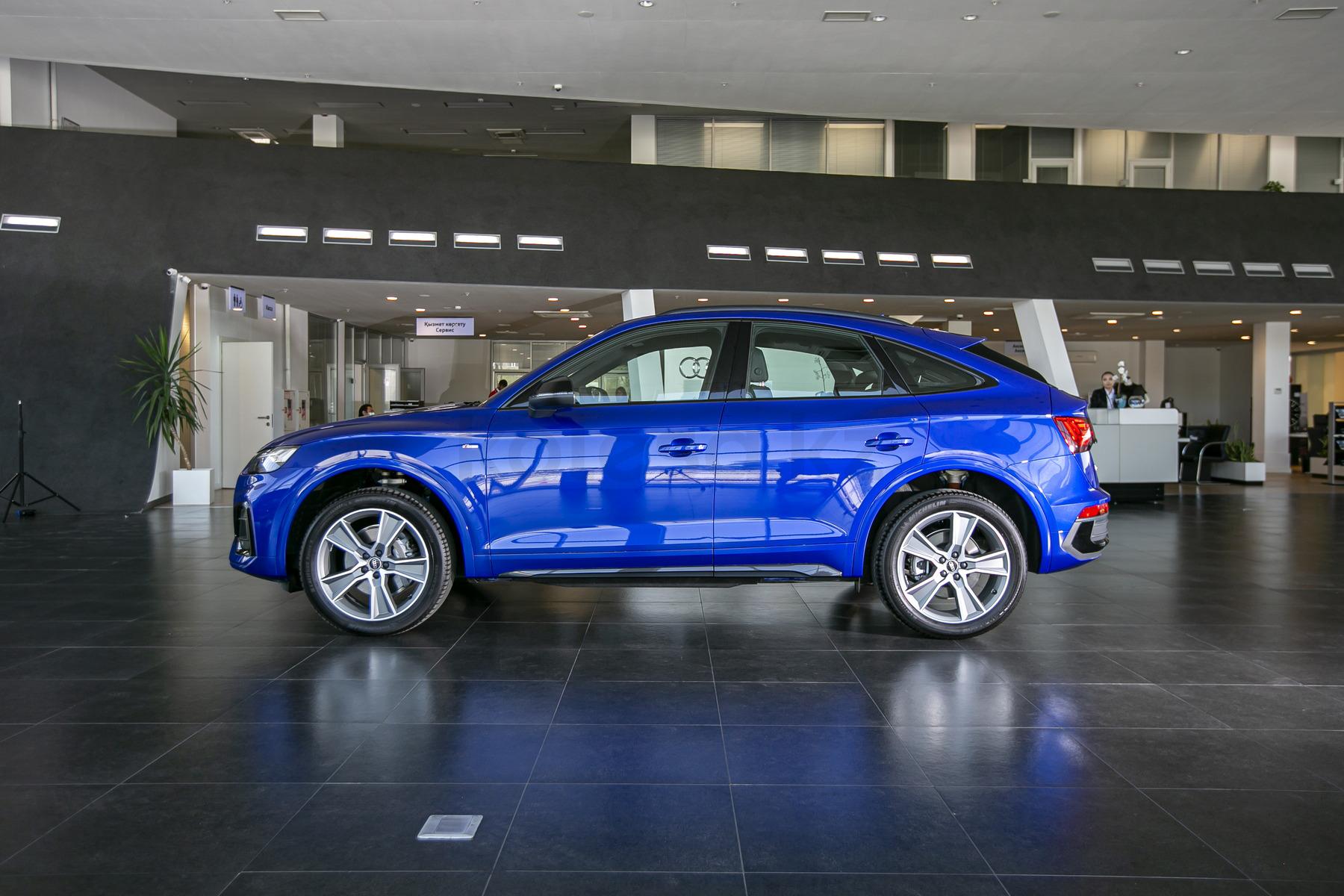 Audi Q5 Sportback SUV 2020 - н.в. года