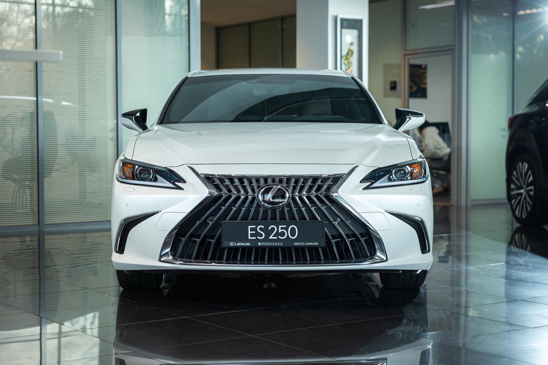 Lexus ES E 2021 - н.в. года от 31 190 000 тенге