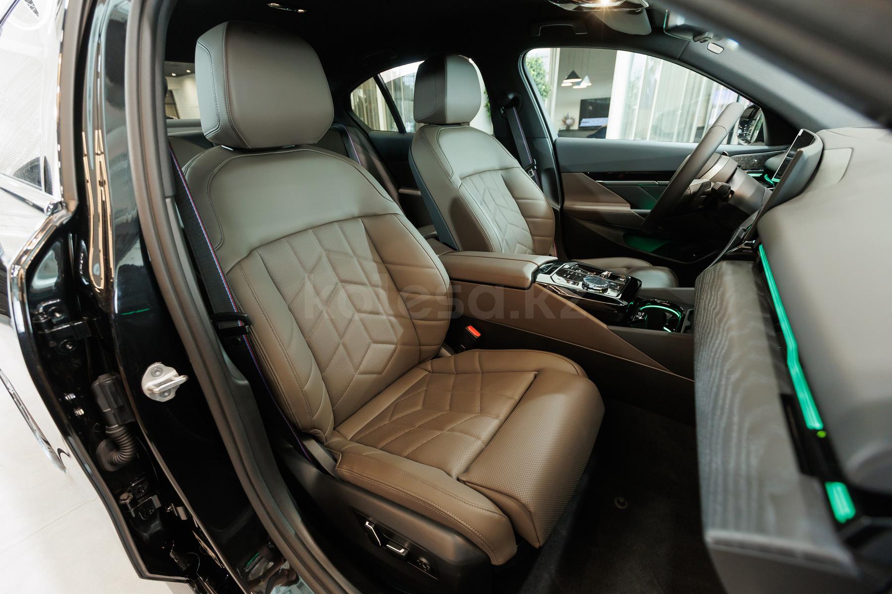 BMW 5 серия E 2023 - н.в. года от 29 800 000 тенге