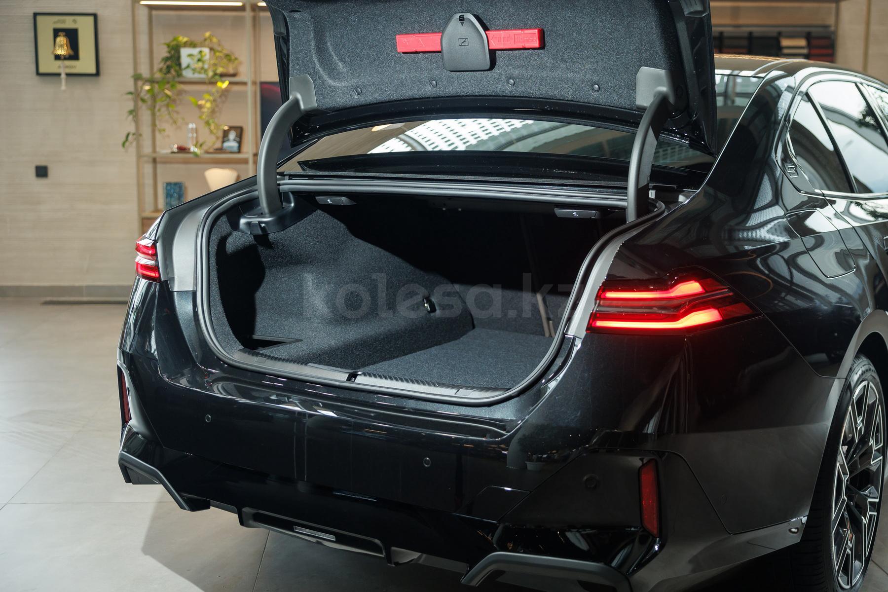BMW 5 серия E 2023 - н.в. года от 29 800 000 тенге