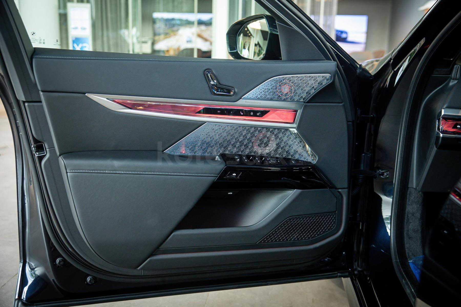 BMW 7 серия F 2022 - н.в. года от 107 259 104 тенге