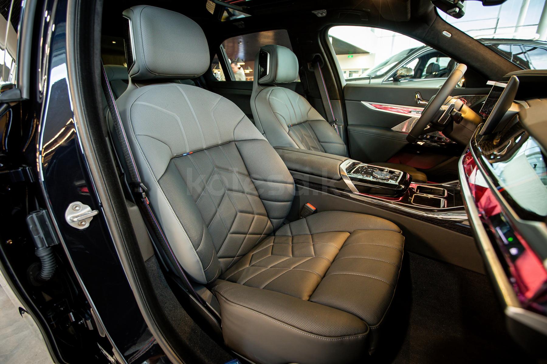 BMW 7 серия F 2022 - н.в. года от 107 259 104 тенге