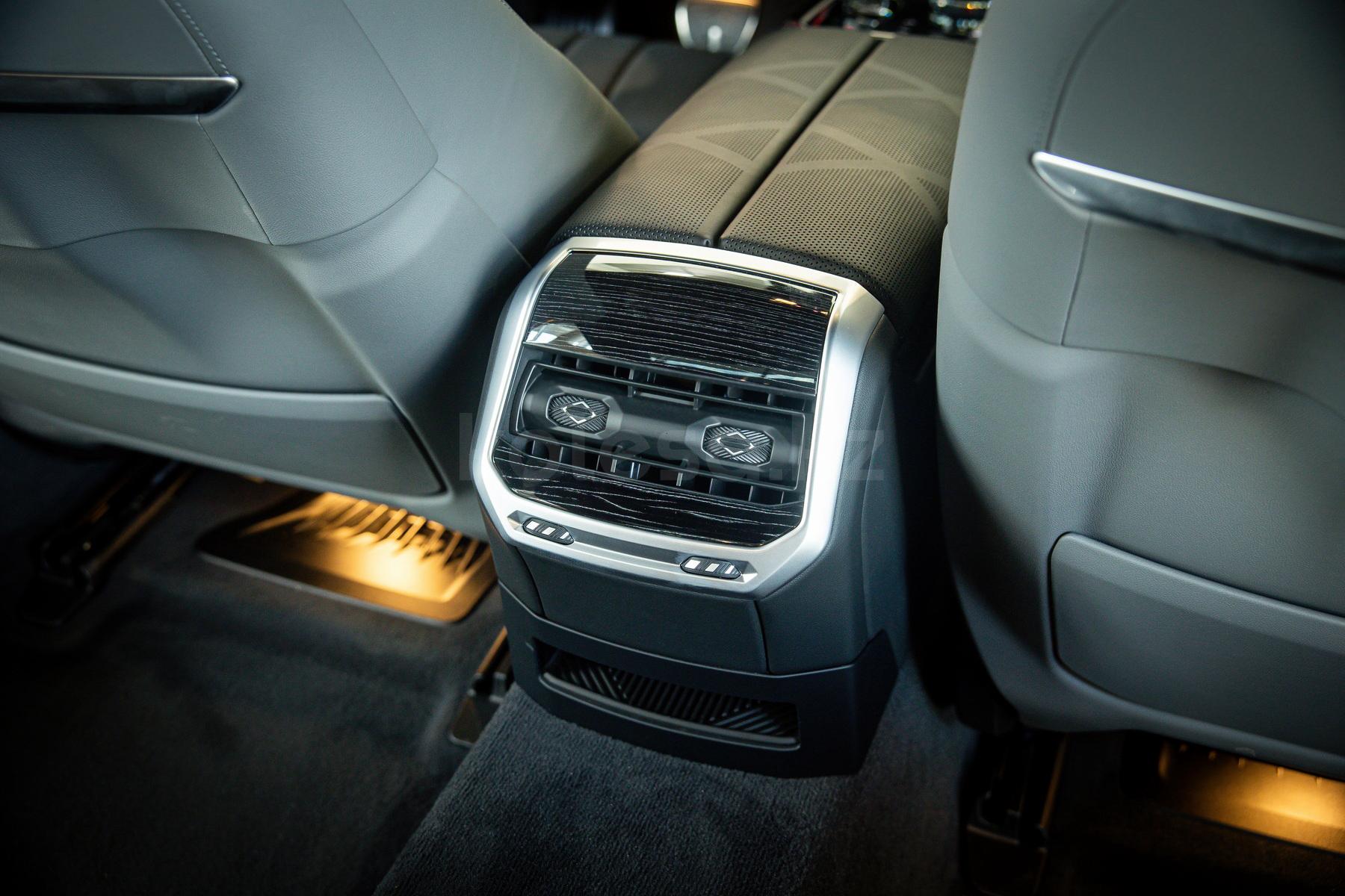 BMW 7 серия F 2022 - н.в. года от 107 259 104 тенге