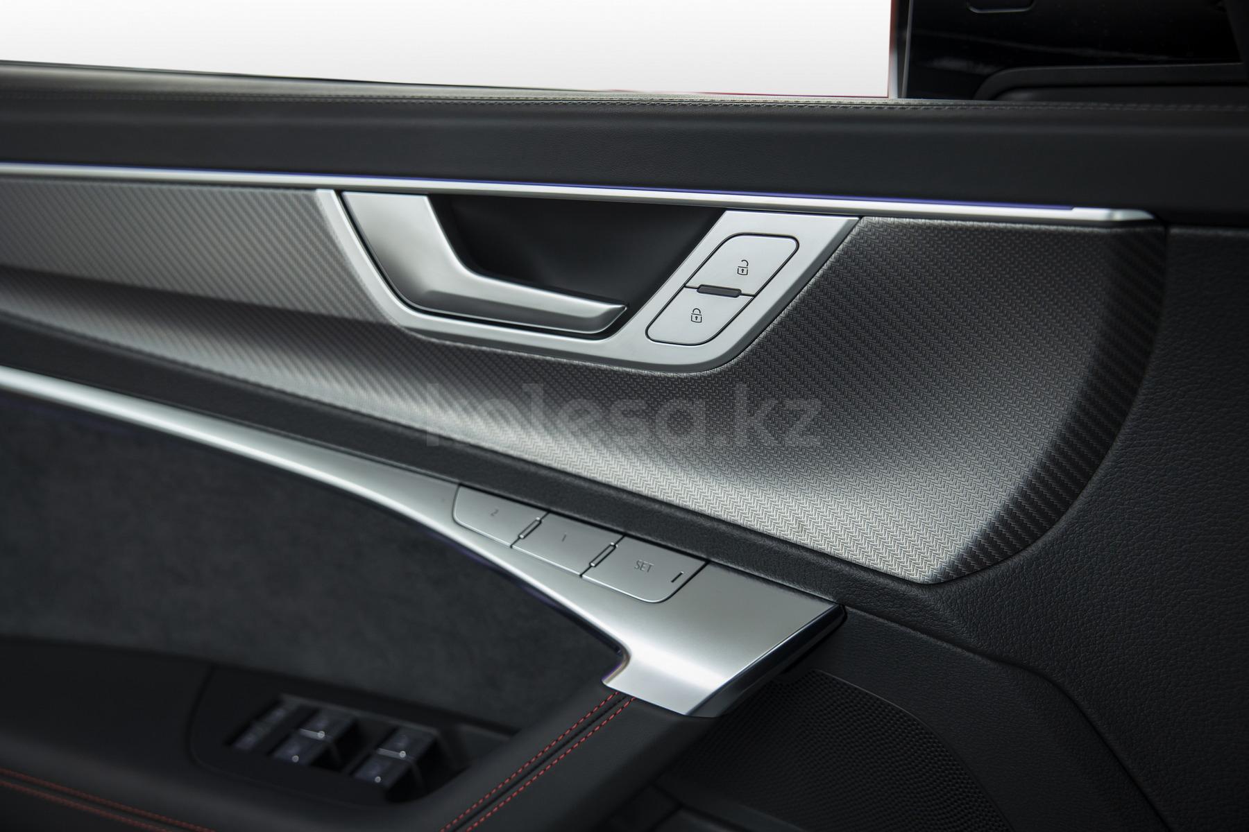 Audi RS 6 E 2021 - н.в. года от 66 000 000 тенге