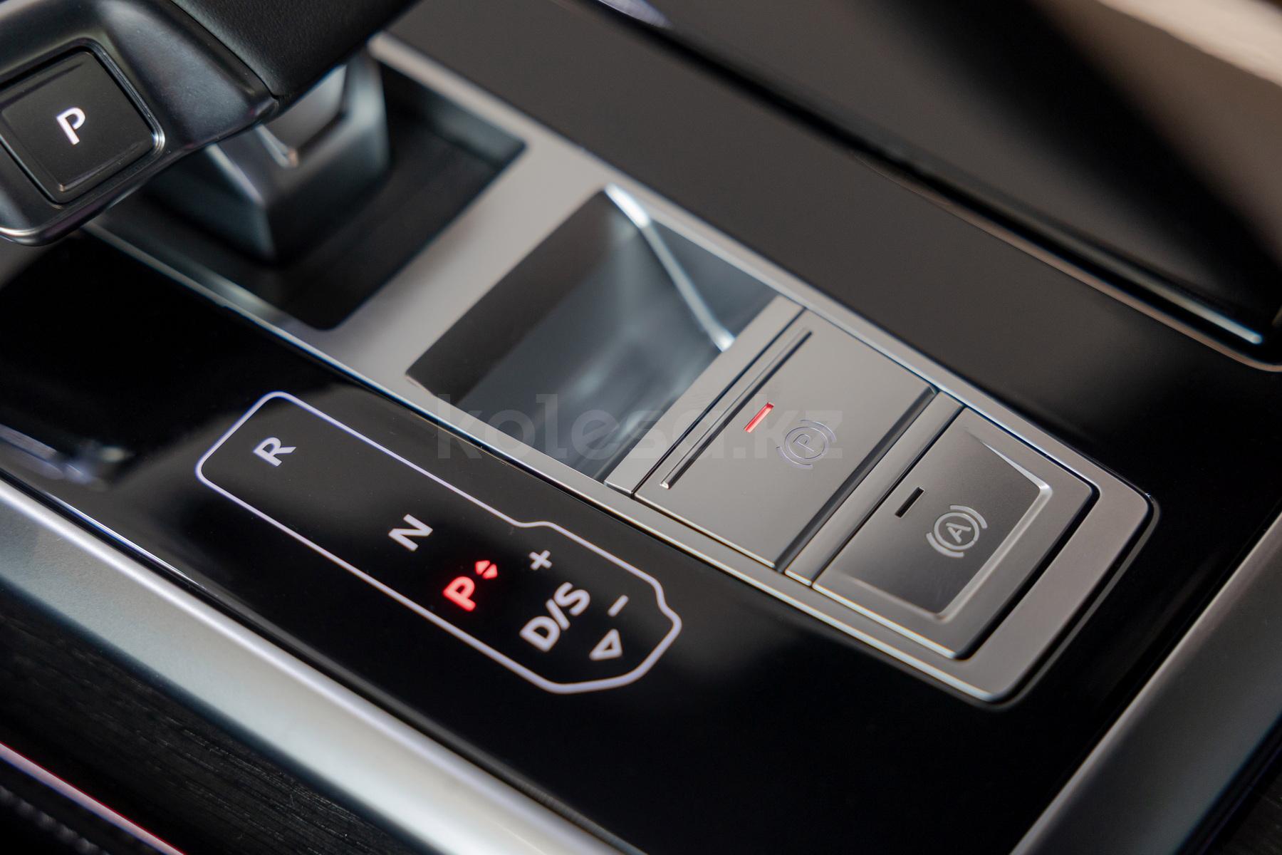 Audi Q7 SUV 2019 - н.в. года от 44 990 000 тенге