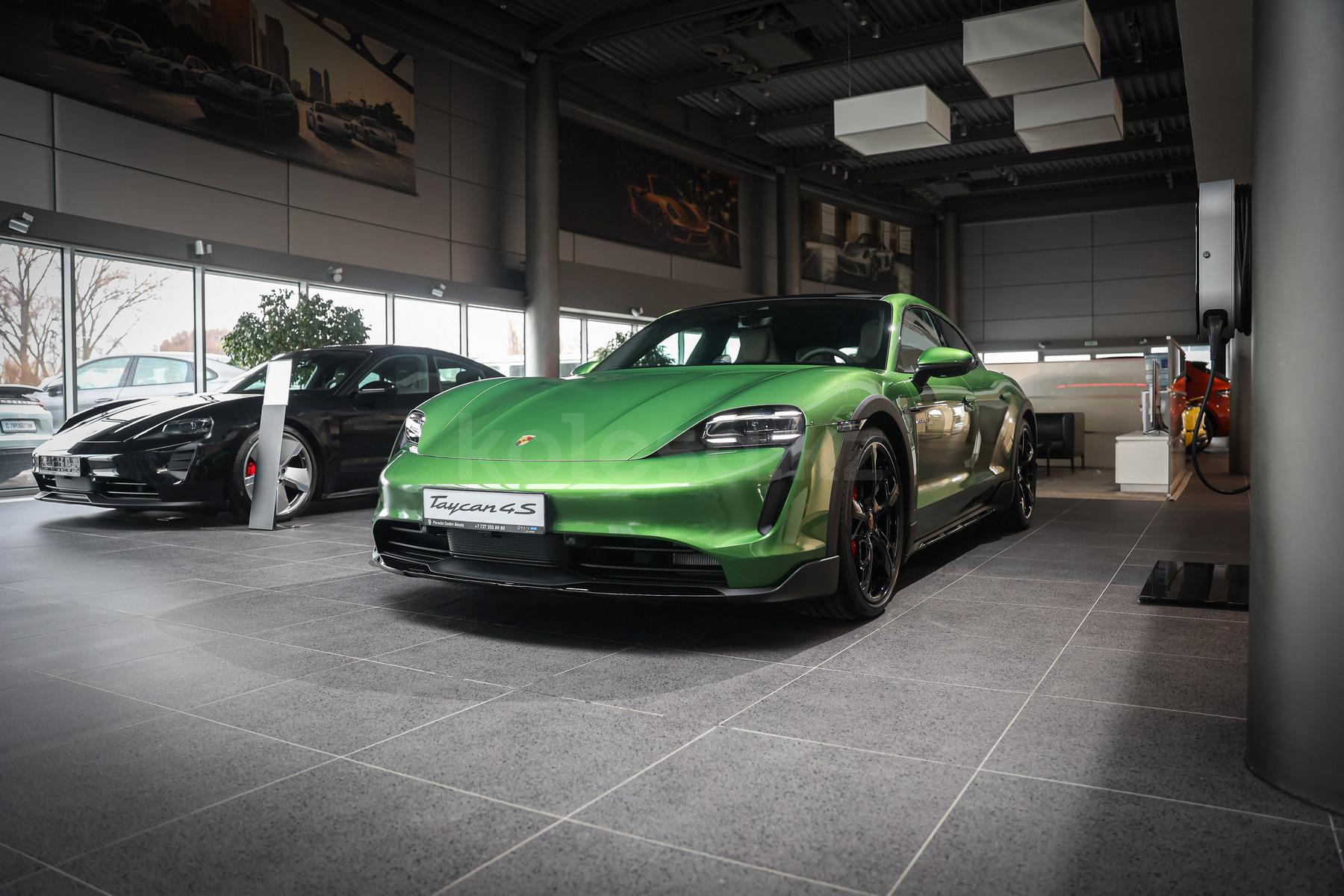 Porsche Taycan Cross Turismo S 2024 - н.в. года от 76 605 000 тенге