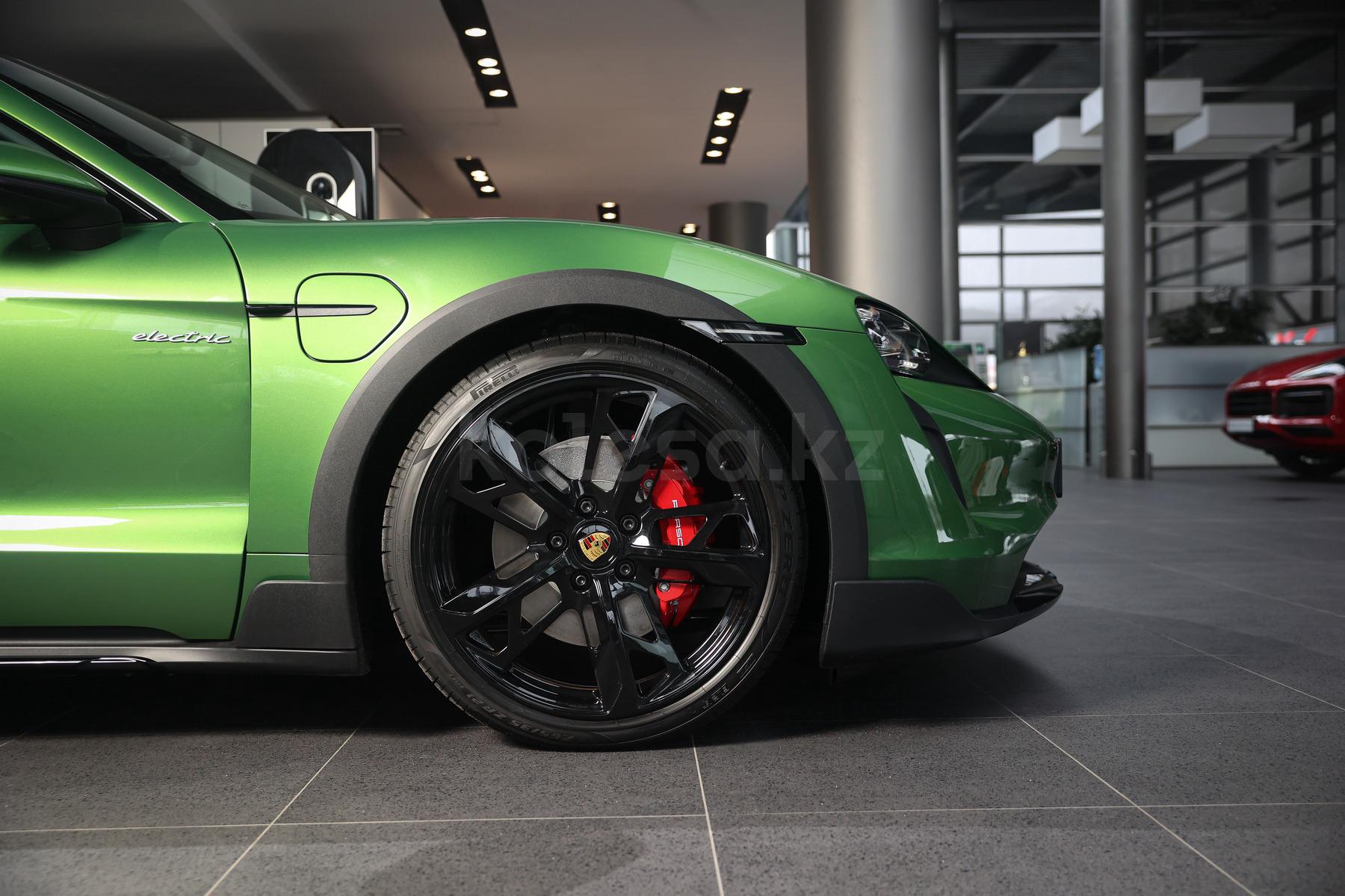 Porsche Taycan Cross Turismo S 2024 - н.в. года от 76 605 000 тенге