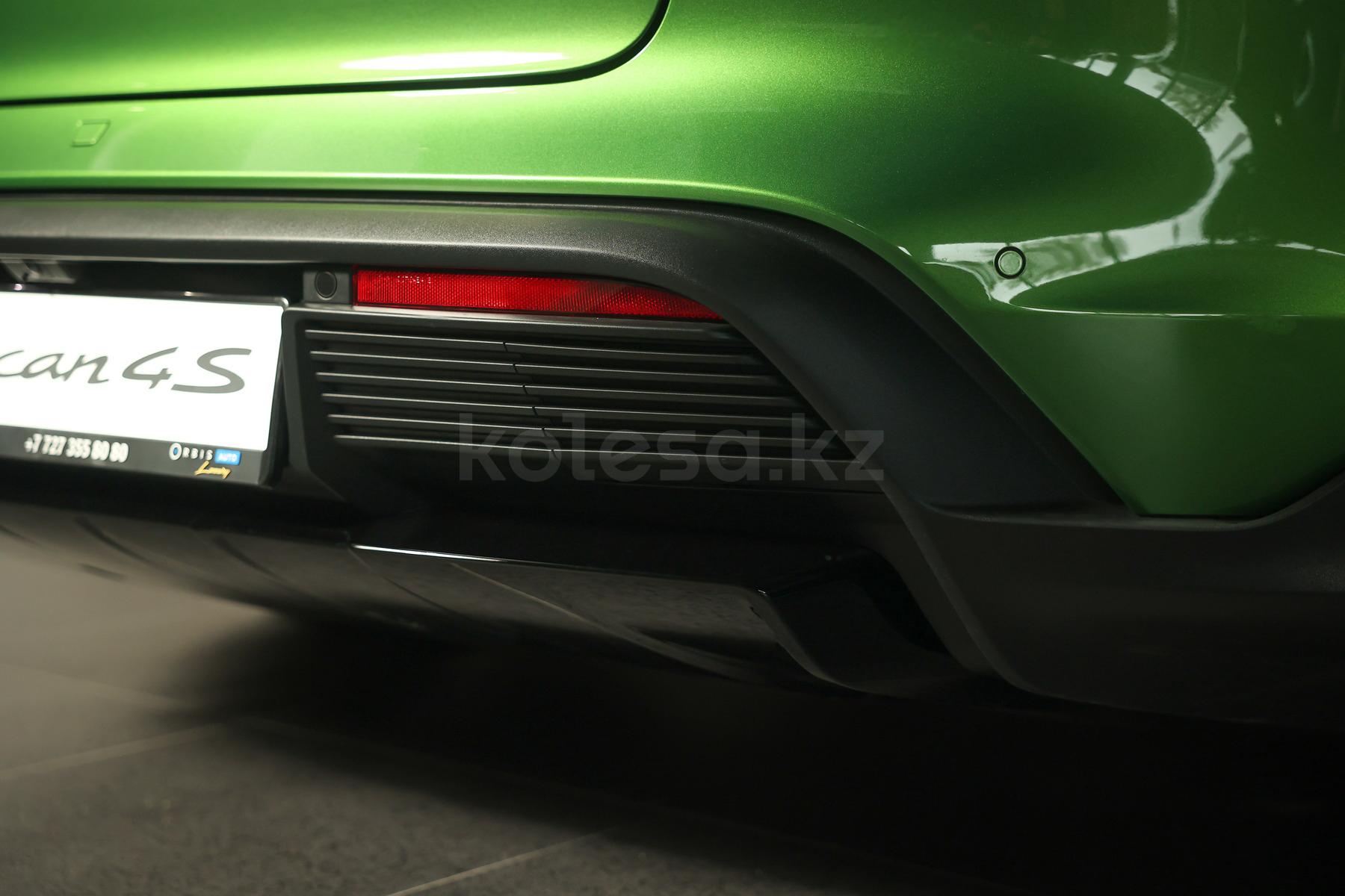 Porsche Taycan Cross Turismo S 2024 - н.в. года от 76 605 000 тенге