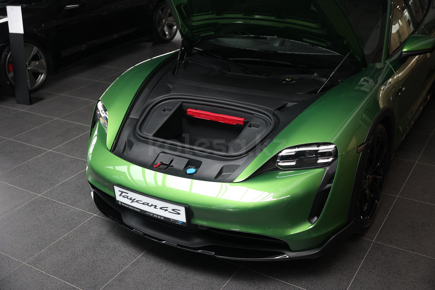Porsche Taycan Cross Turismo S 2024 - н.в. года от 76 605 000 тенге
