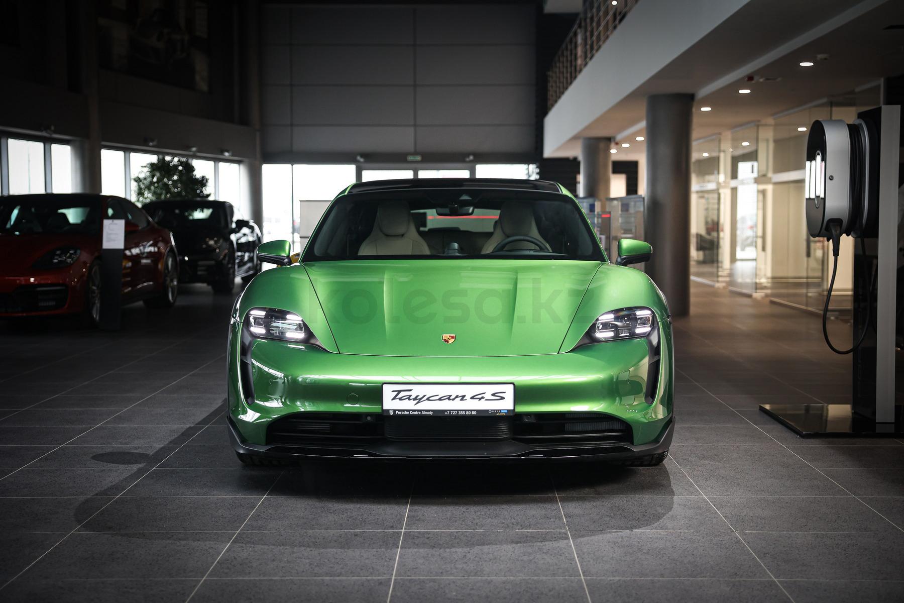 Porsche Taycan Cross Turismo S 2024 - н.в. года от 76 605 000 тенге