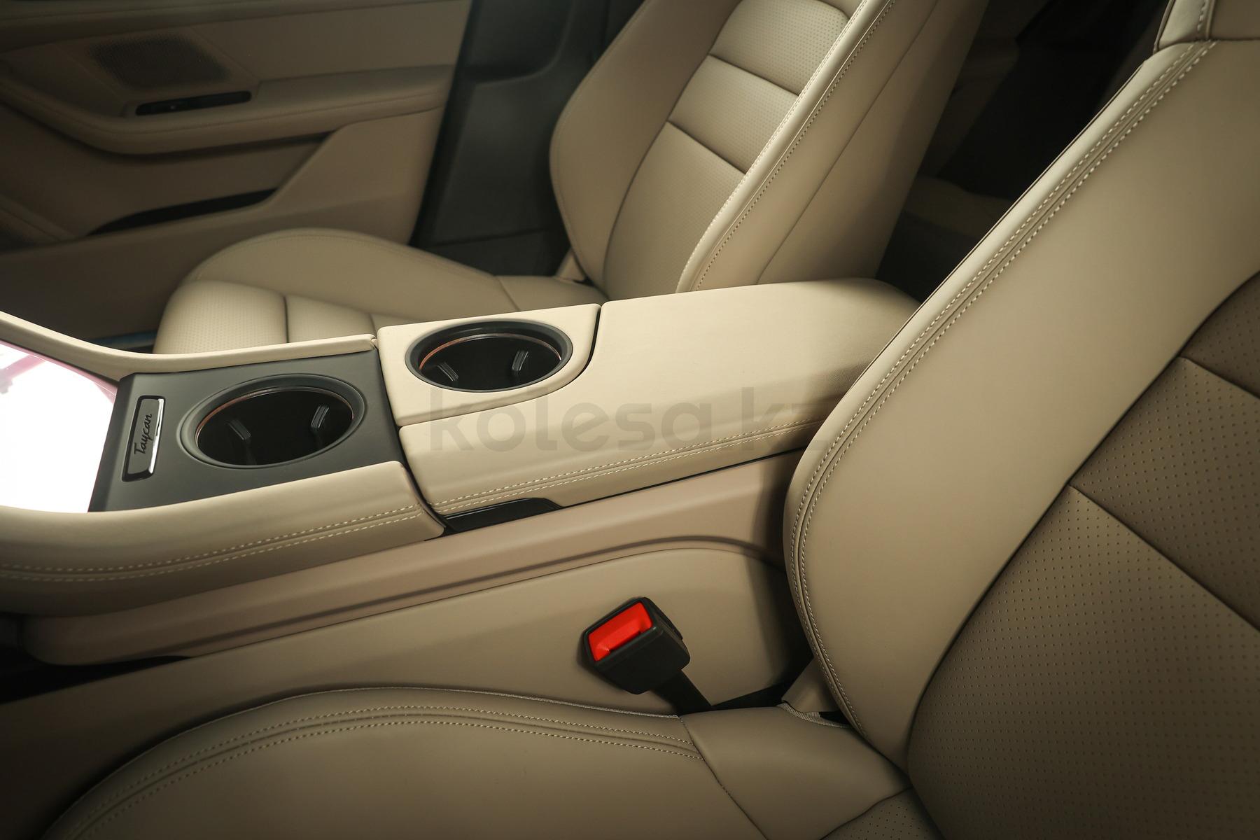 Porsche Taycan Cross Turismo S 2024 - н.в. года от 76 605 000 тенге