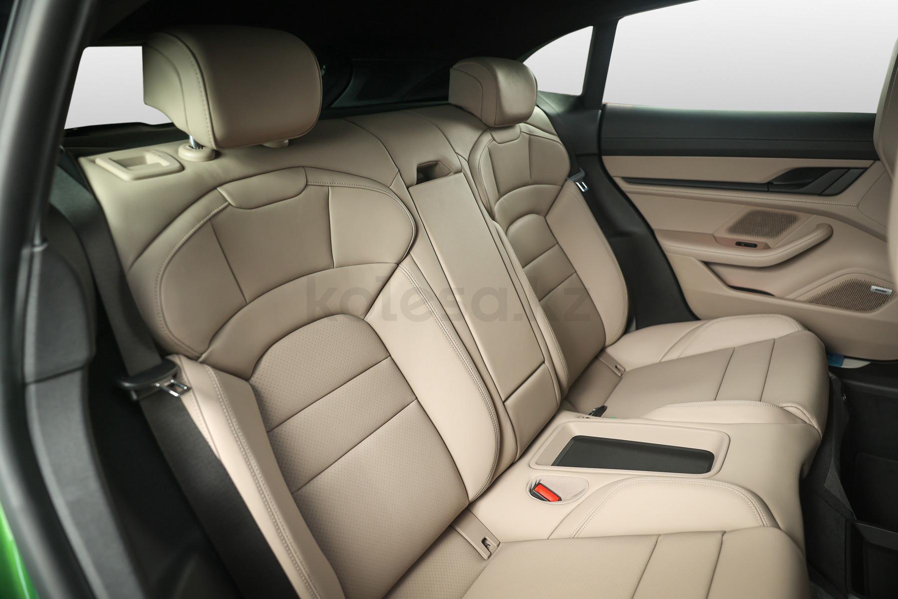 Porsche Taycan Cross Turismo S 2024 - н.в. года от 76 605 000 тенге
