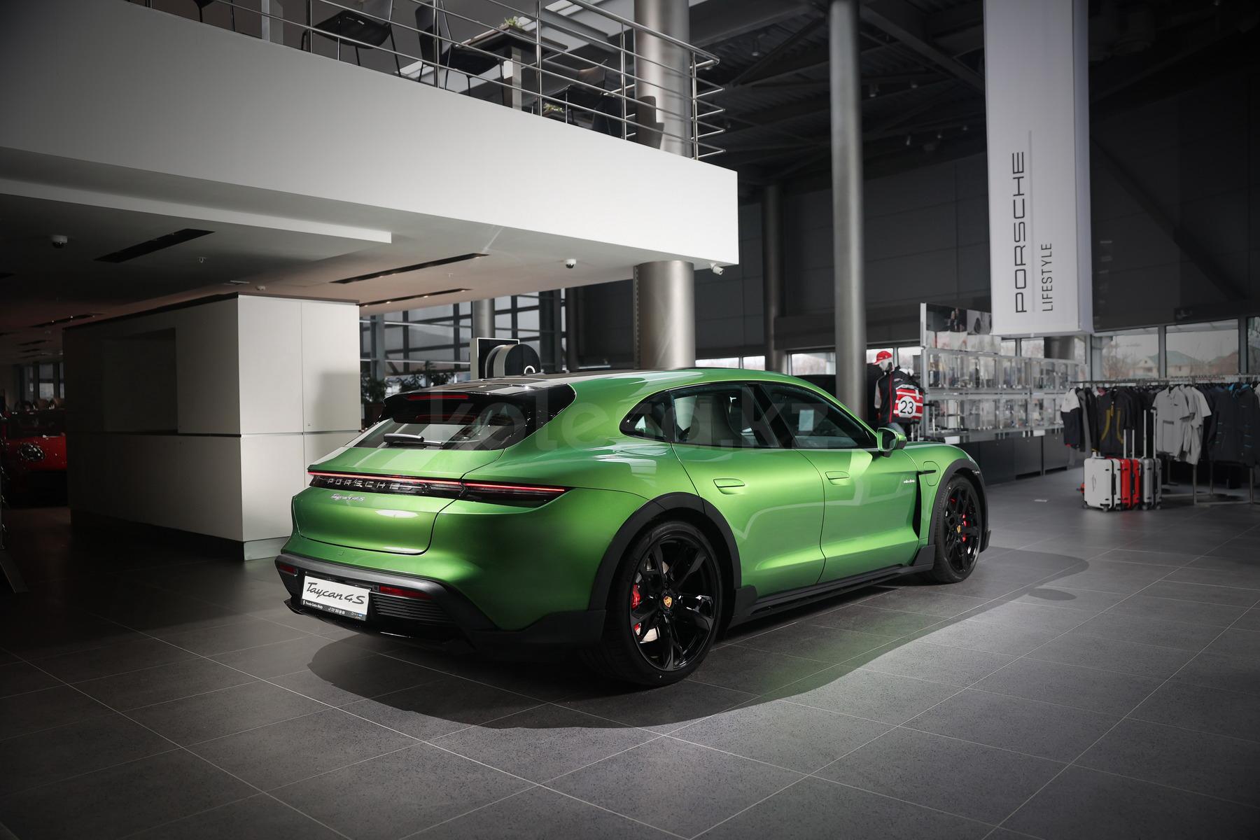 Porsche Taycan Cross Turismo S 2024 - н.в. года от 76 605 000 тенге