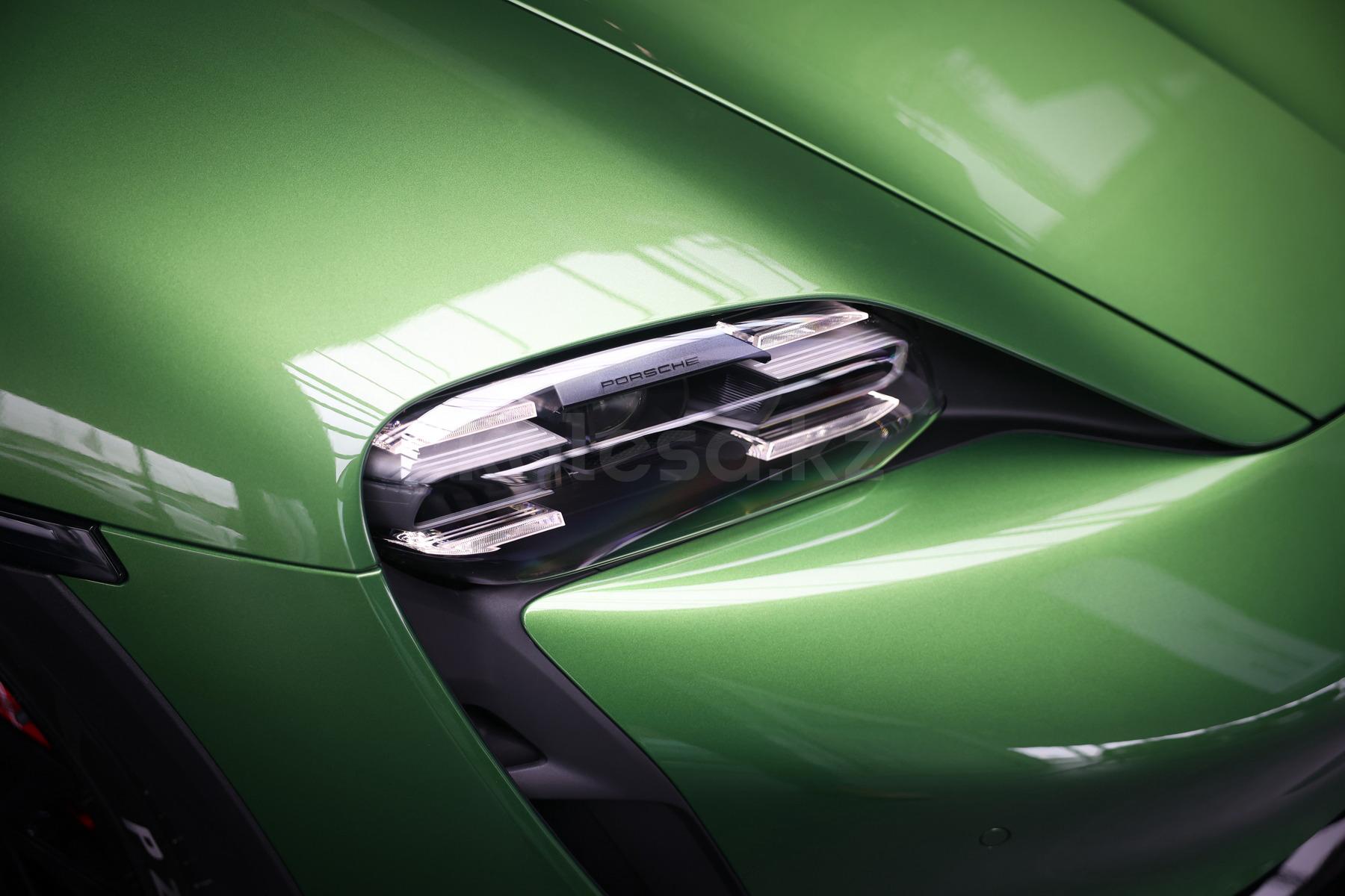 Porsche Taycan Cross Turismo S 2024 - н.в. года от 76 605 000 тенге