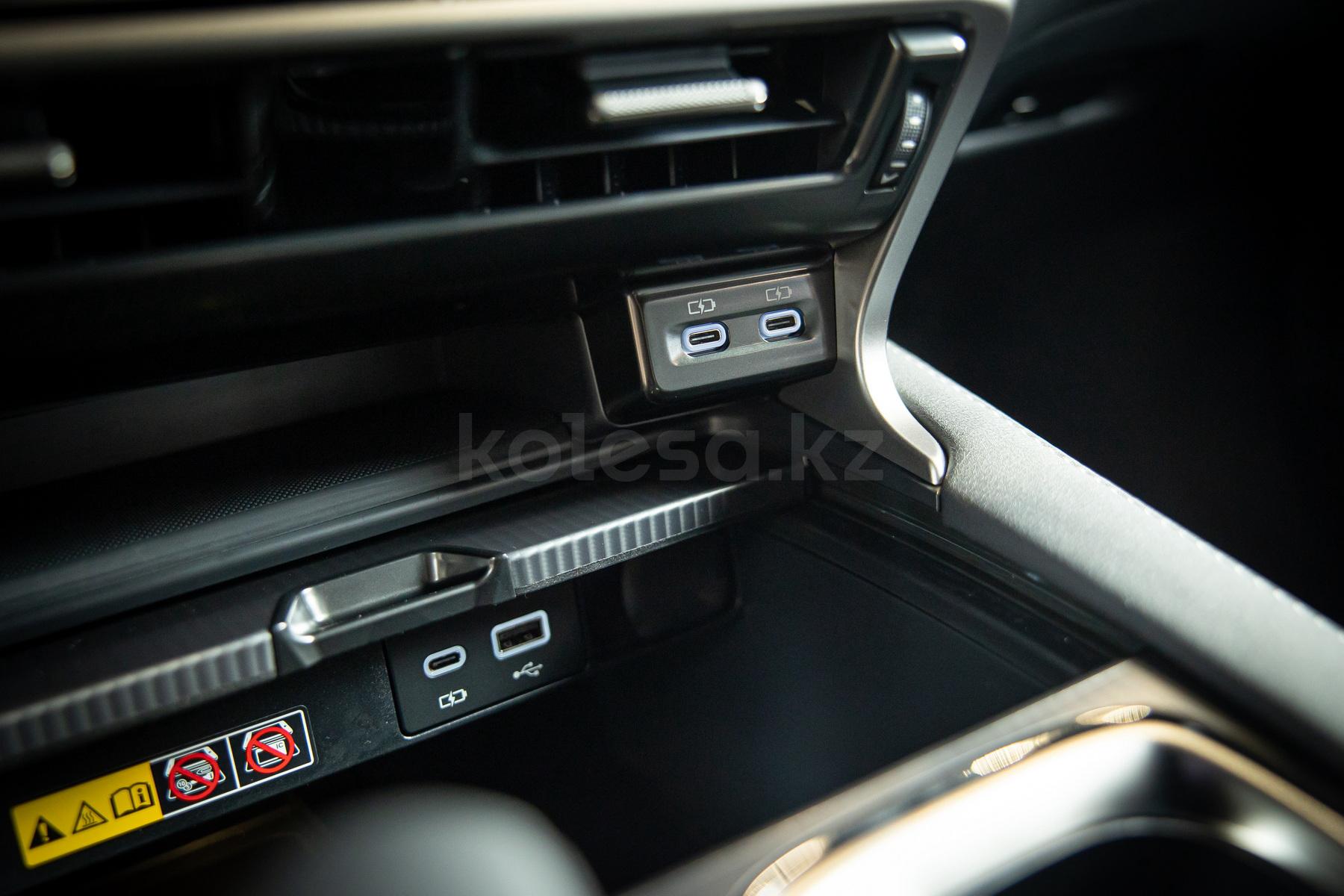 Lexus RX SUV 2022 - н.в. года от 46 490 000 тенге
