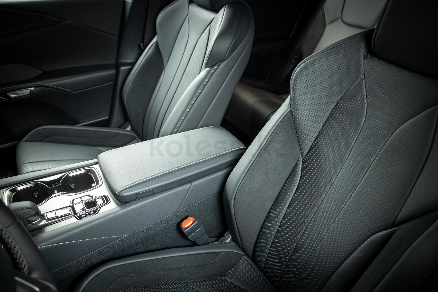 Lexus RX SUV 2022 - н.в. года от 46 490 000 тенге