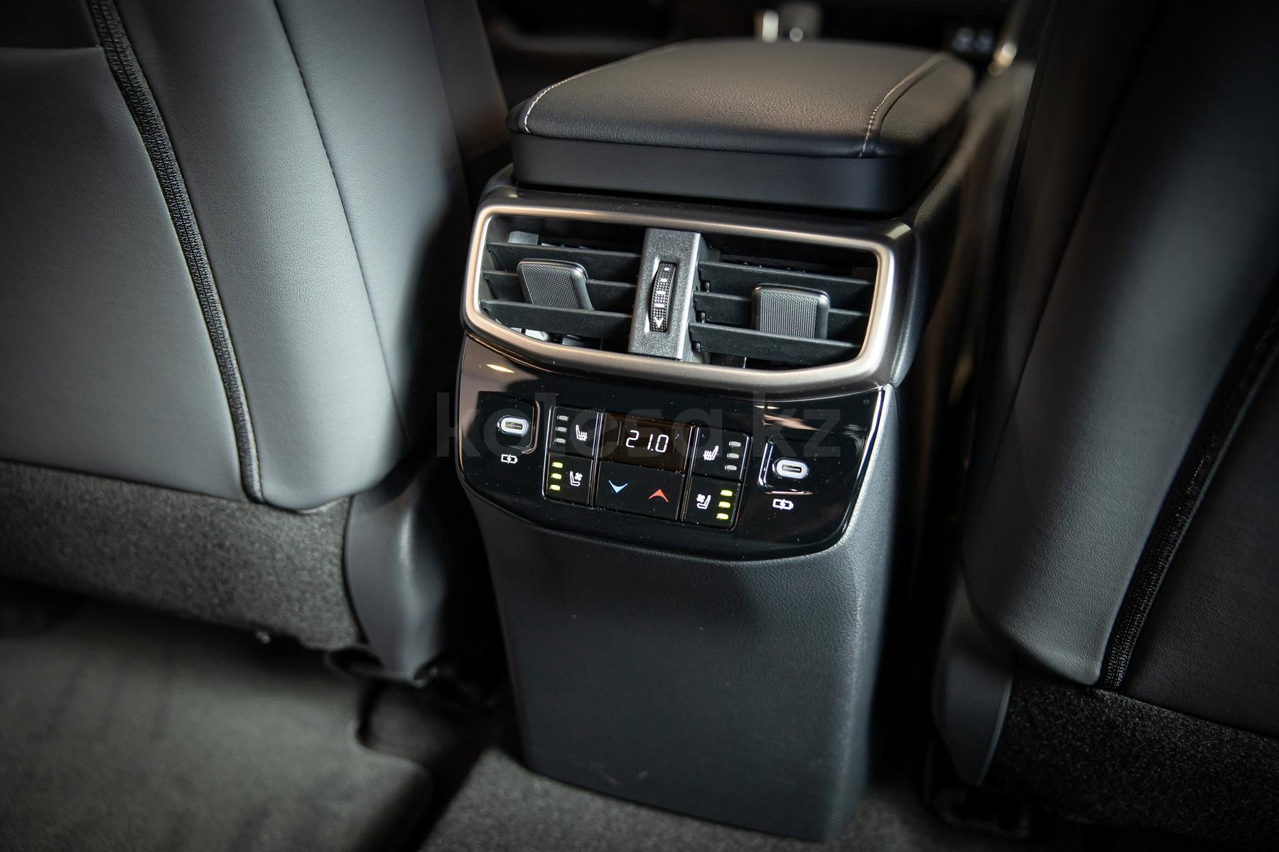 Lexus RX SUV 2022 - н.в. года от 46 490 000 тенге