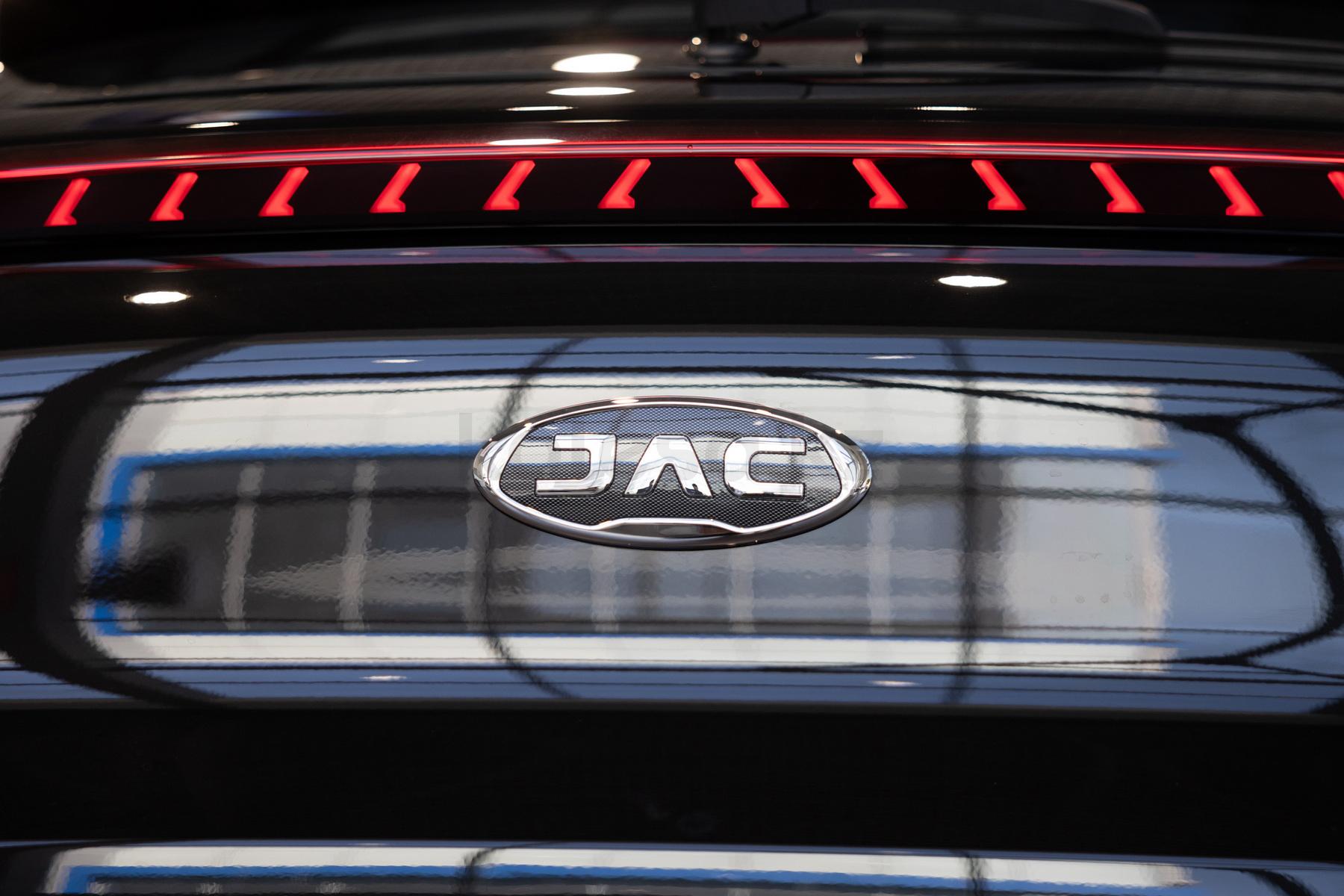JAC JS6 SUV 2022 - н.в. года от 10 490 000 тенге