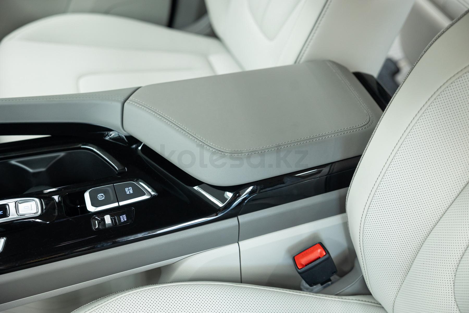 Hyundai Custin M 2021 - н.в. года от 15 538 800 тенге