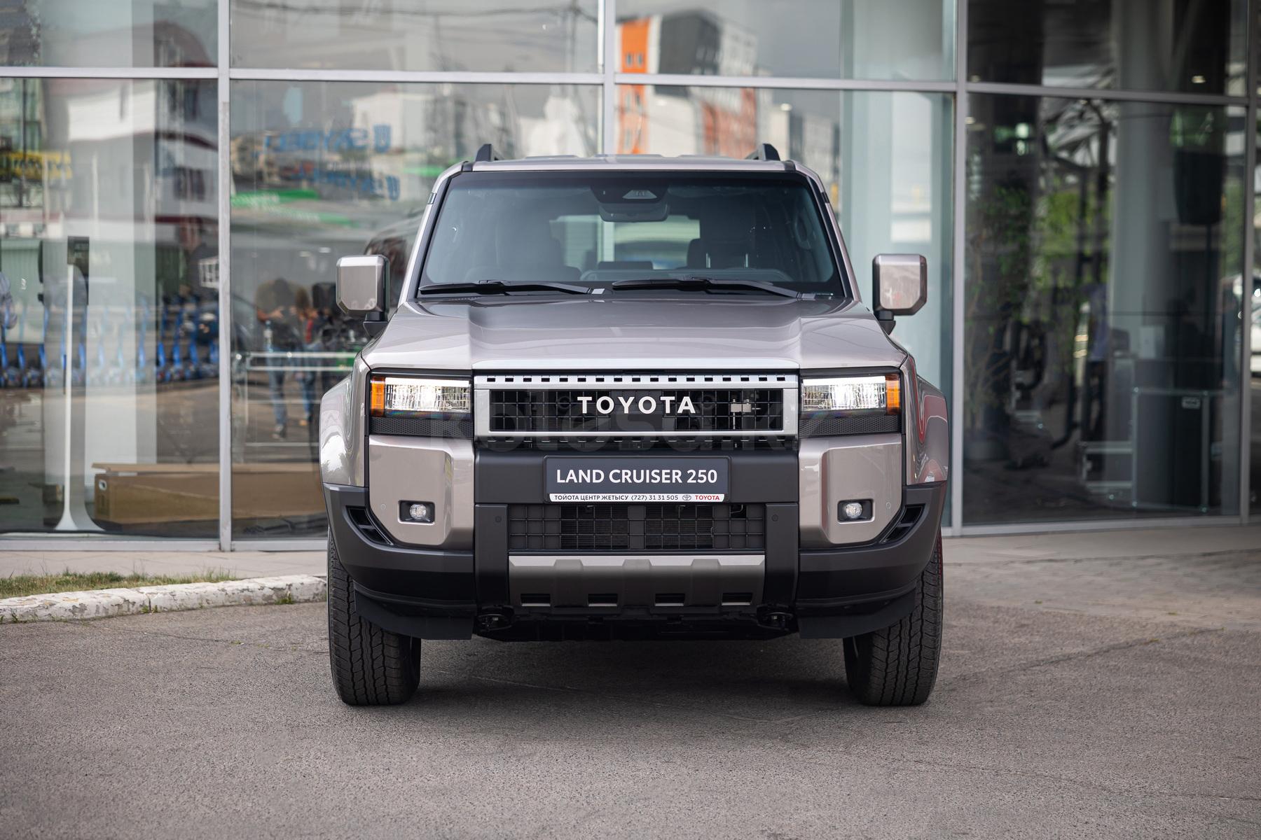 Toyota Land Cruiser Prado J250 SUV 2024 года от 26 150 000 тенге