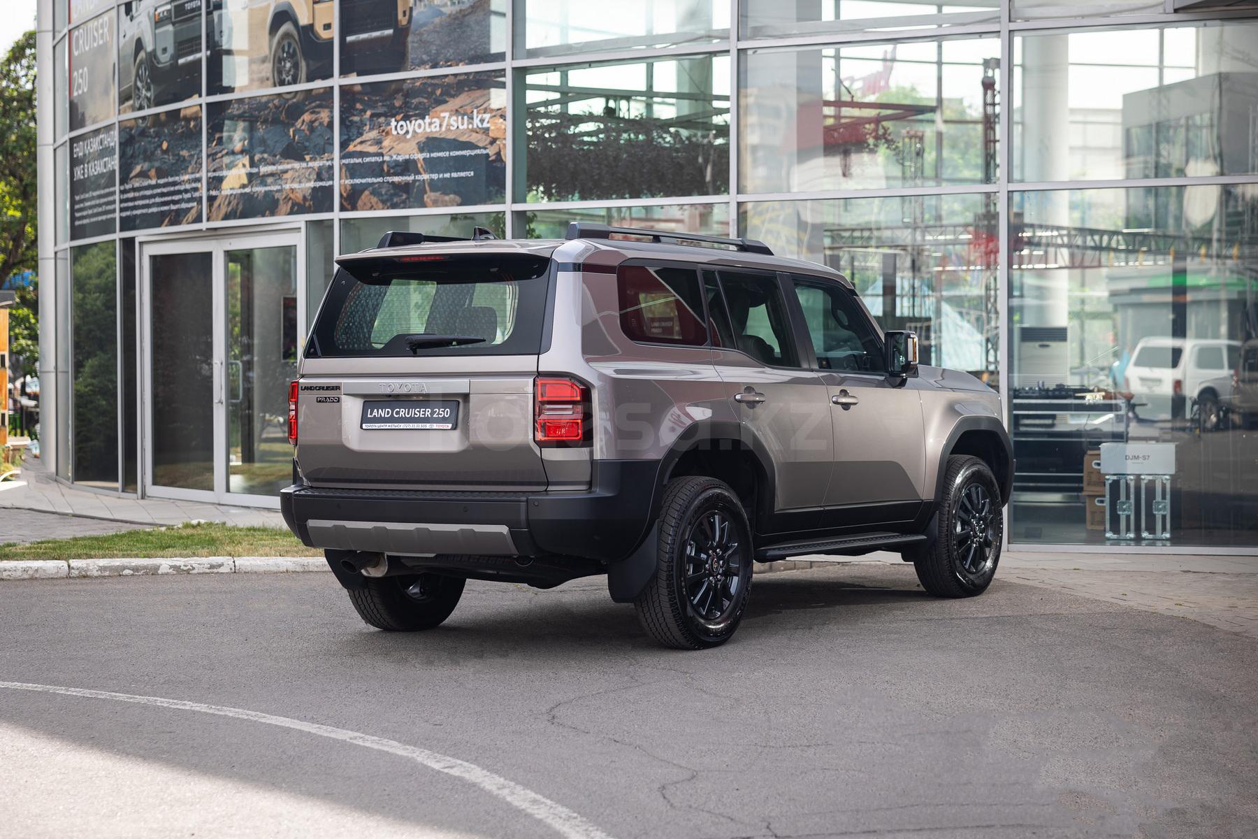 Toyota Land Cruiser Prado J250 SUV 2024 года от 26 150 000 тенге