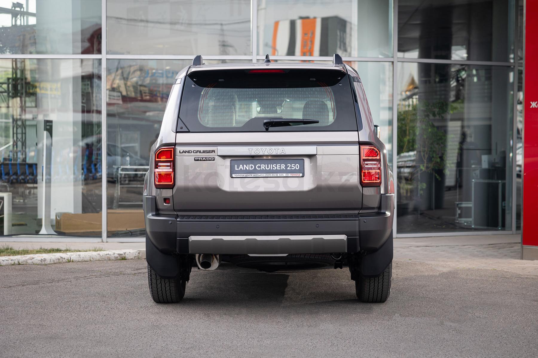 Toyota Land Cruiser Prado J250 SUV 2024 года от 26 150 000 тенге