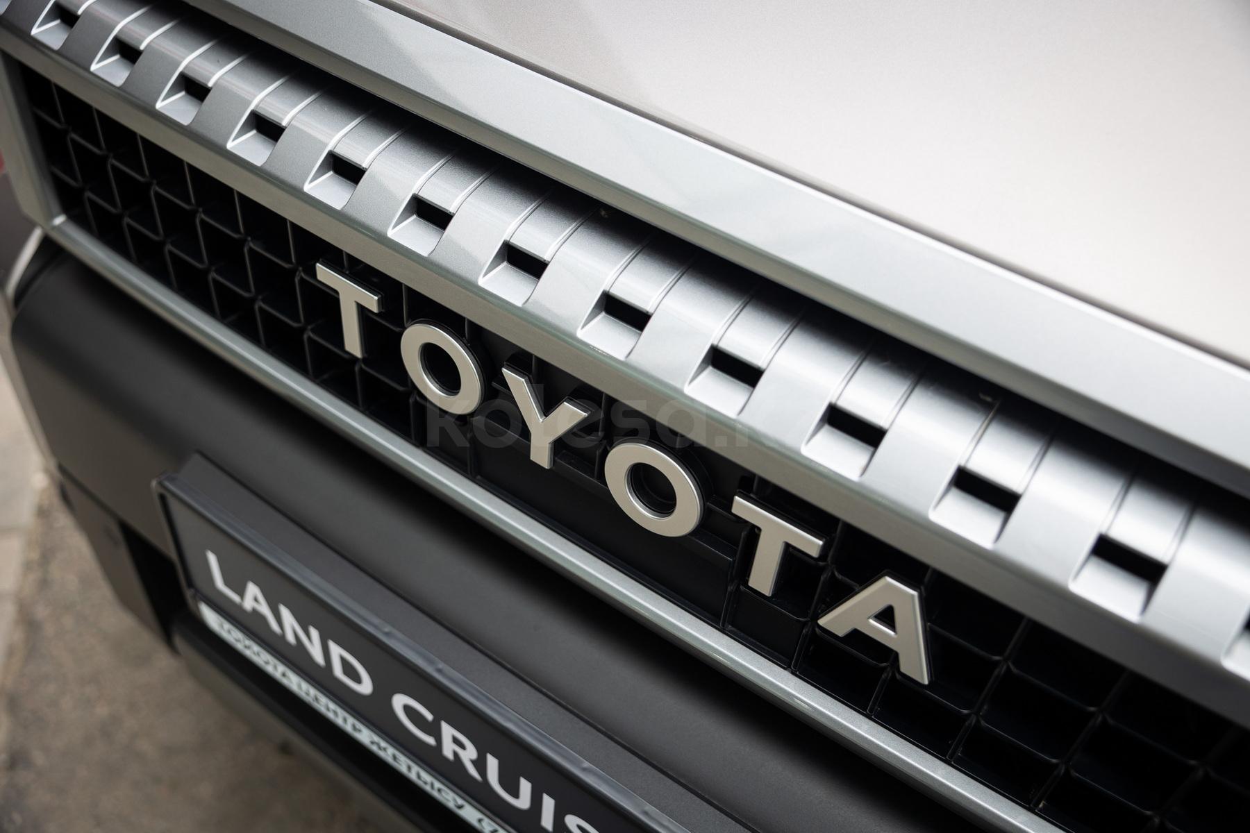 Toyota Land Cruiser Prado SUV 2023 - н.в. года от 28 330 000 тенге