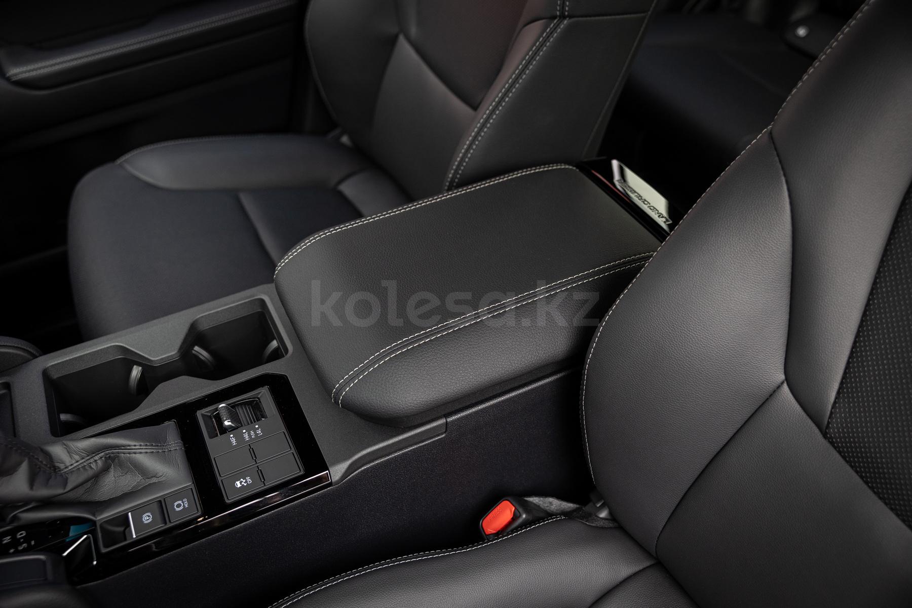 Toyota Land Cruiser Prado J250 SUV 2024 года от 26 150 000 тенге