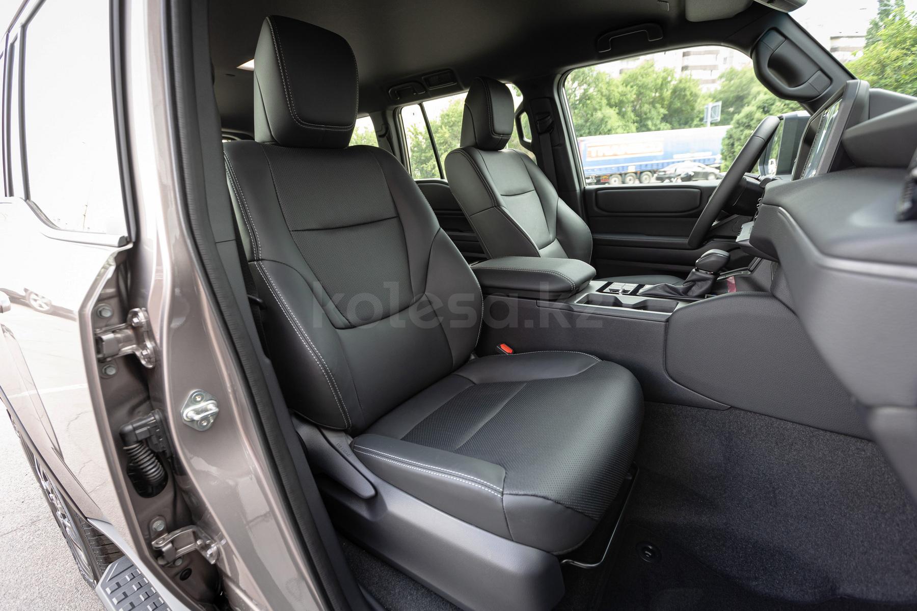 Toyota Land Cruiser Prado J250 SUV 2024 года от 26 150 000 тенге