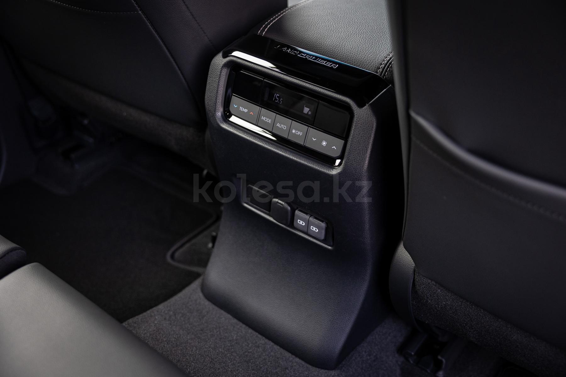 Toyota Land Cruiser Prado J250 SUV 2024 года от 26 150 000 тенге