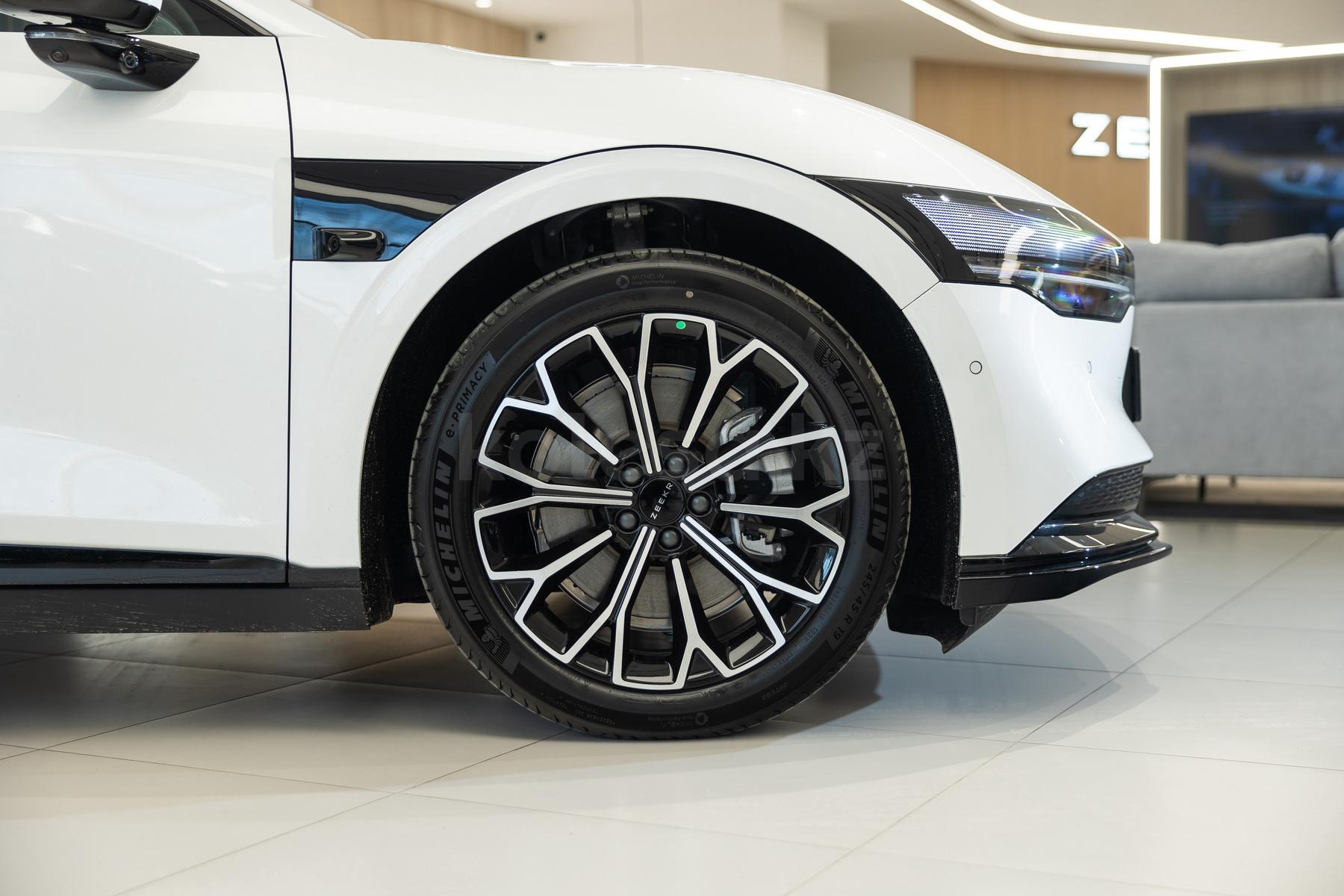 Zeekr 007 D 2023 - н.в. года от 17 490 000 тенге