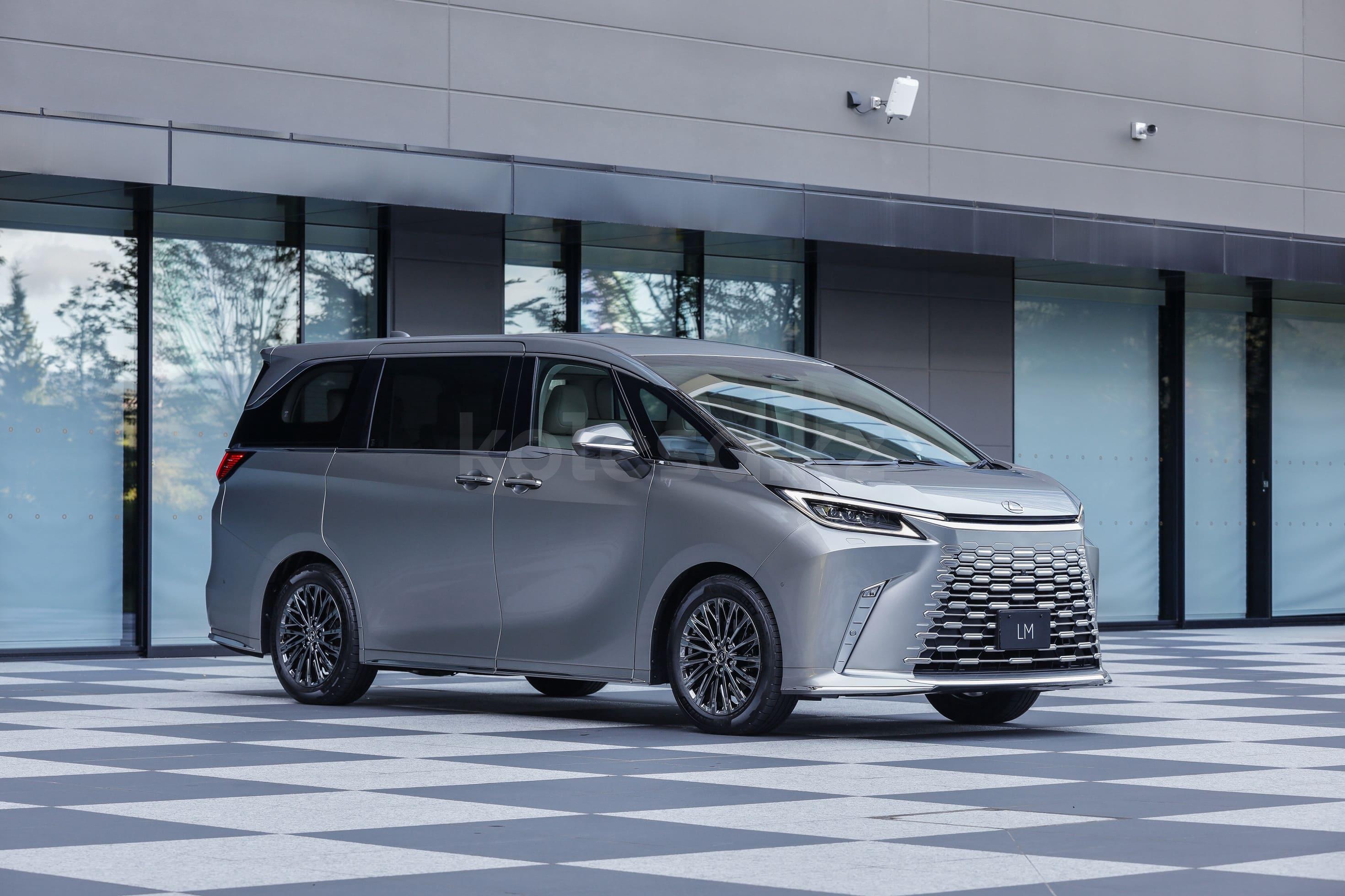 Lexus LM M 2023 - н.в. года от 77 000 000 тенге