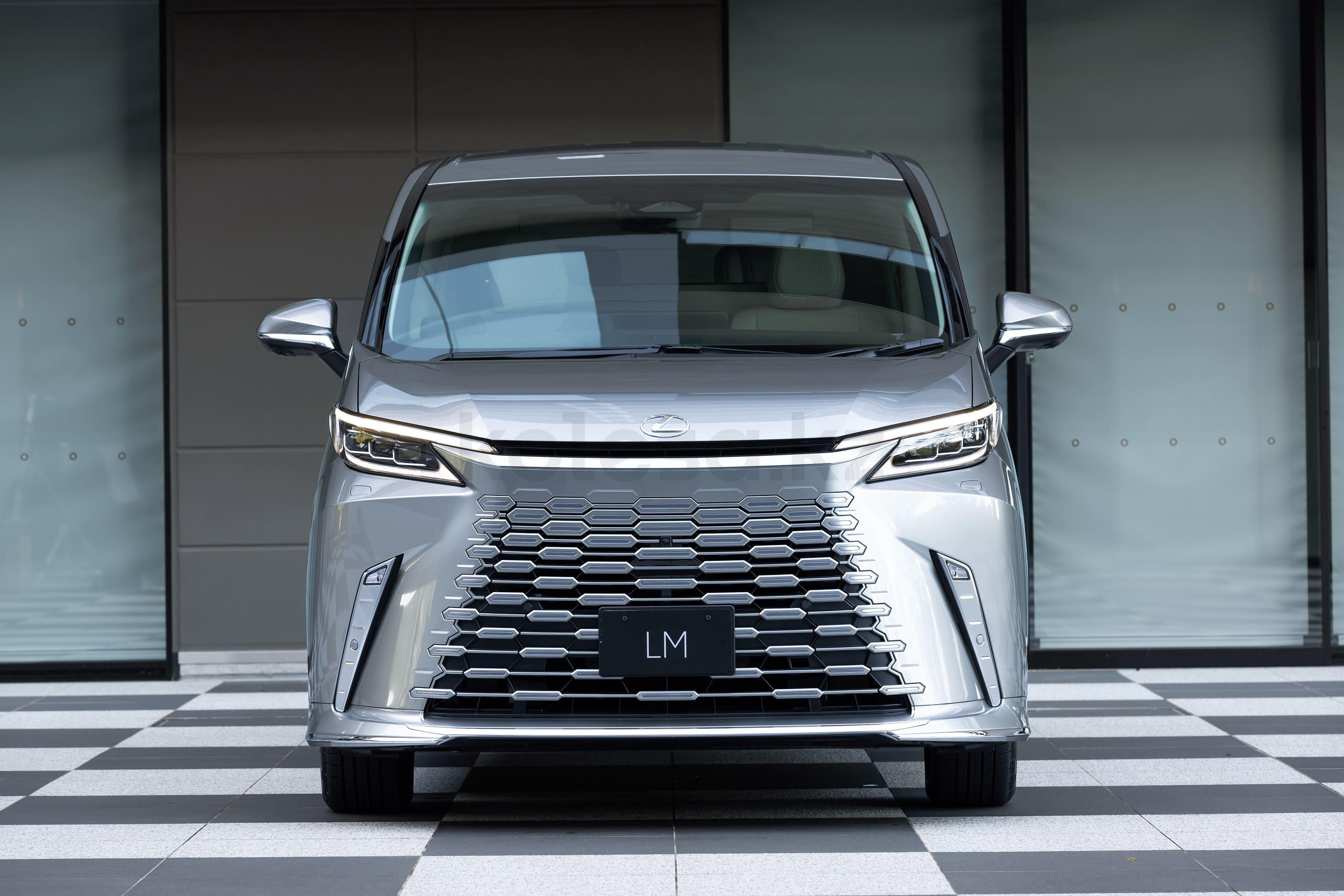 Lexus LM M 2023 - н.в. года от 77 000 000 тенге