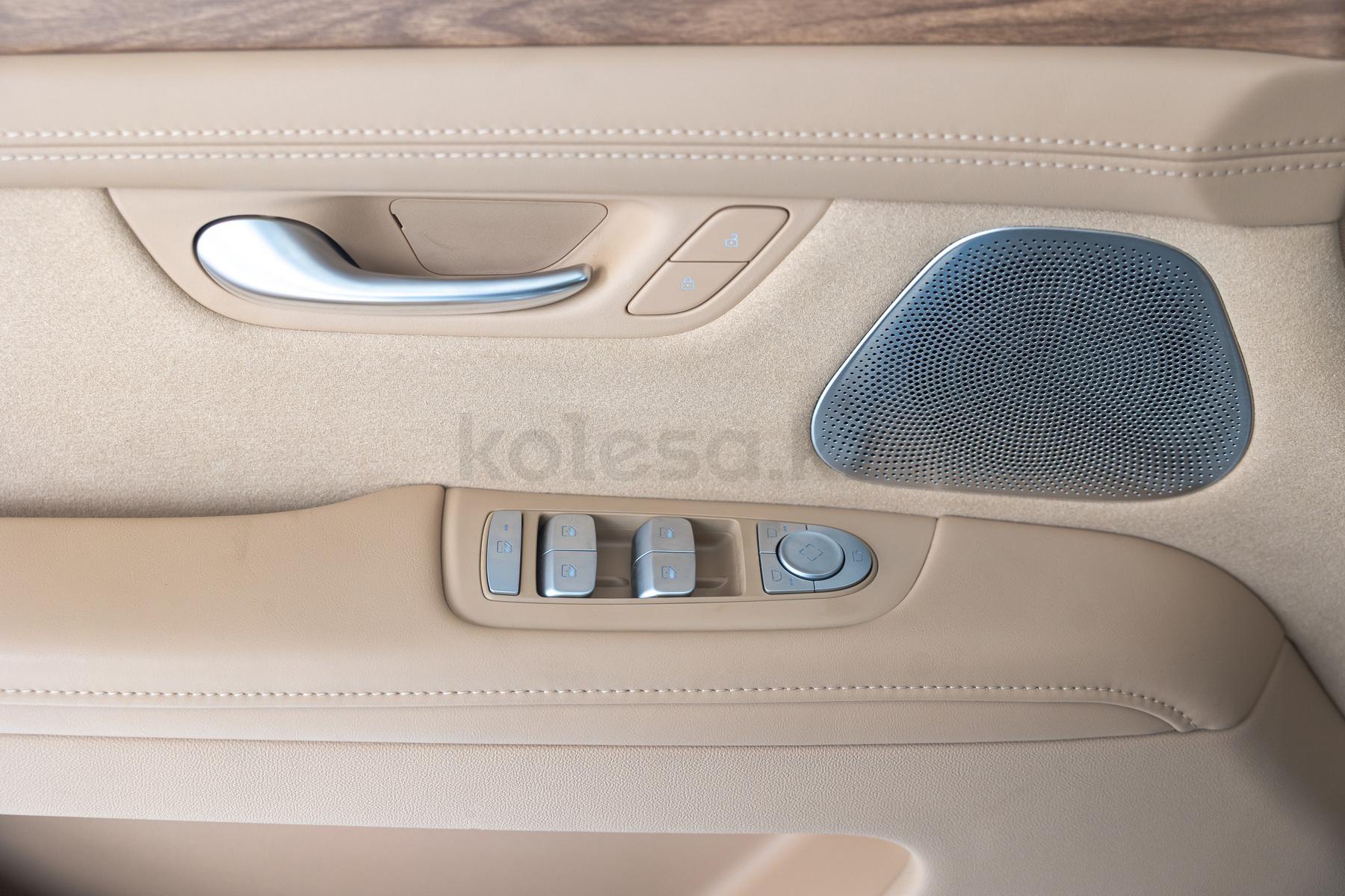 AITO M7 SUV 2022 - н.в. года от 22 300 000 тенге