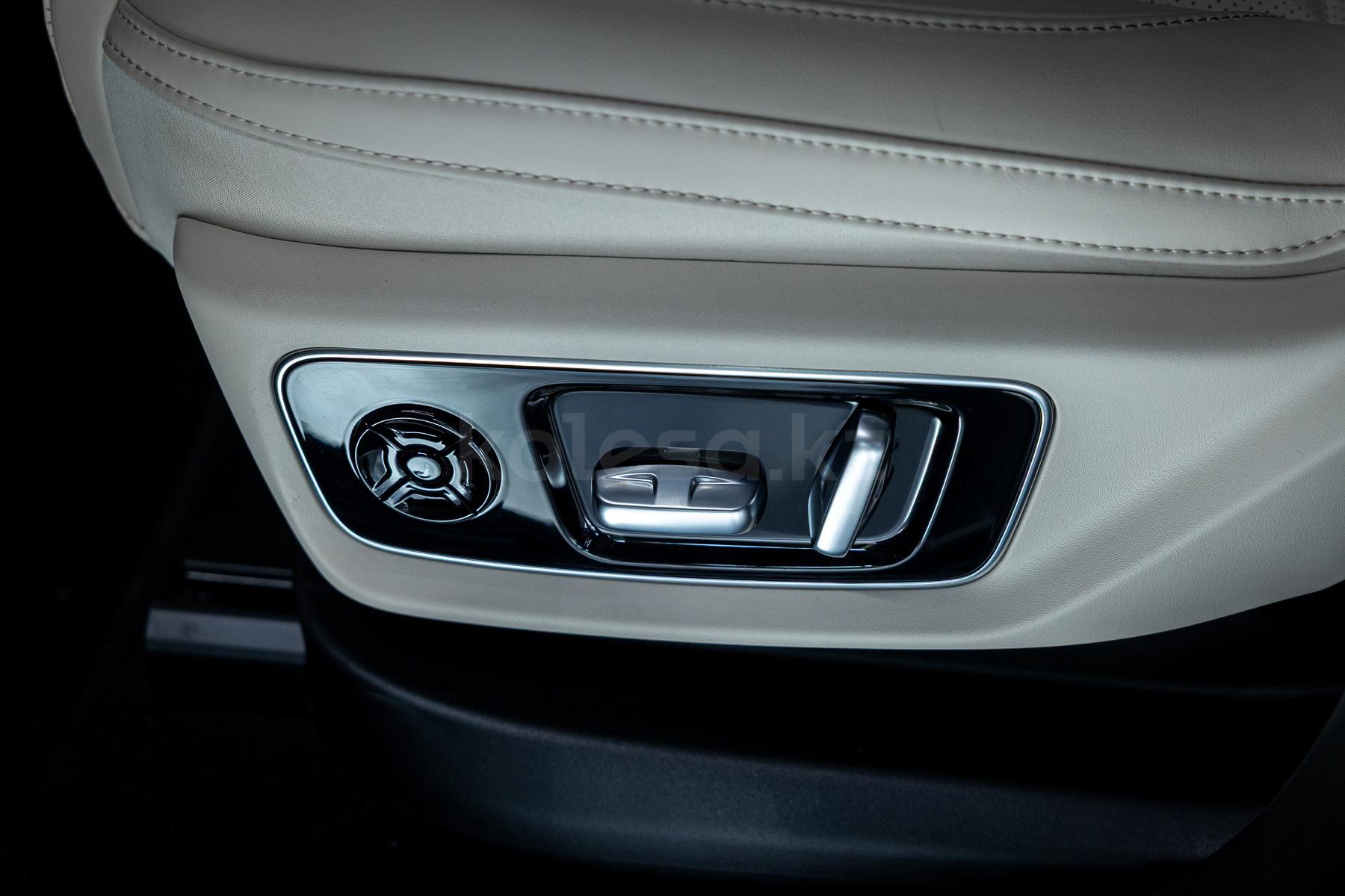 Li L7 SUV 2022 - н.в. года от 21 200 000 тенге