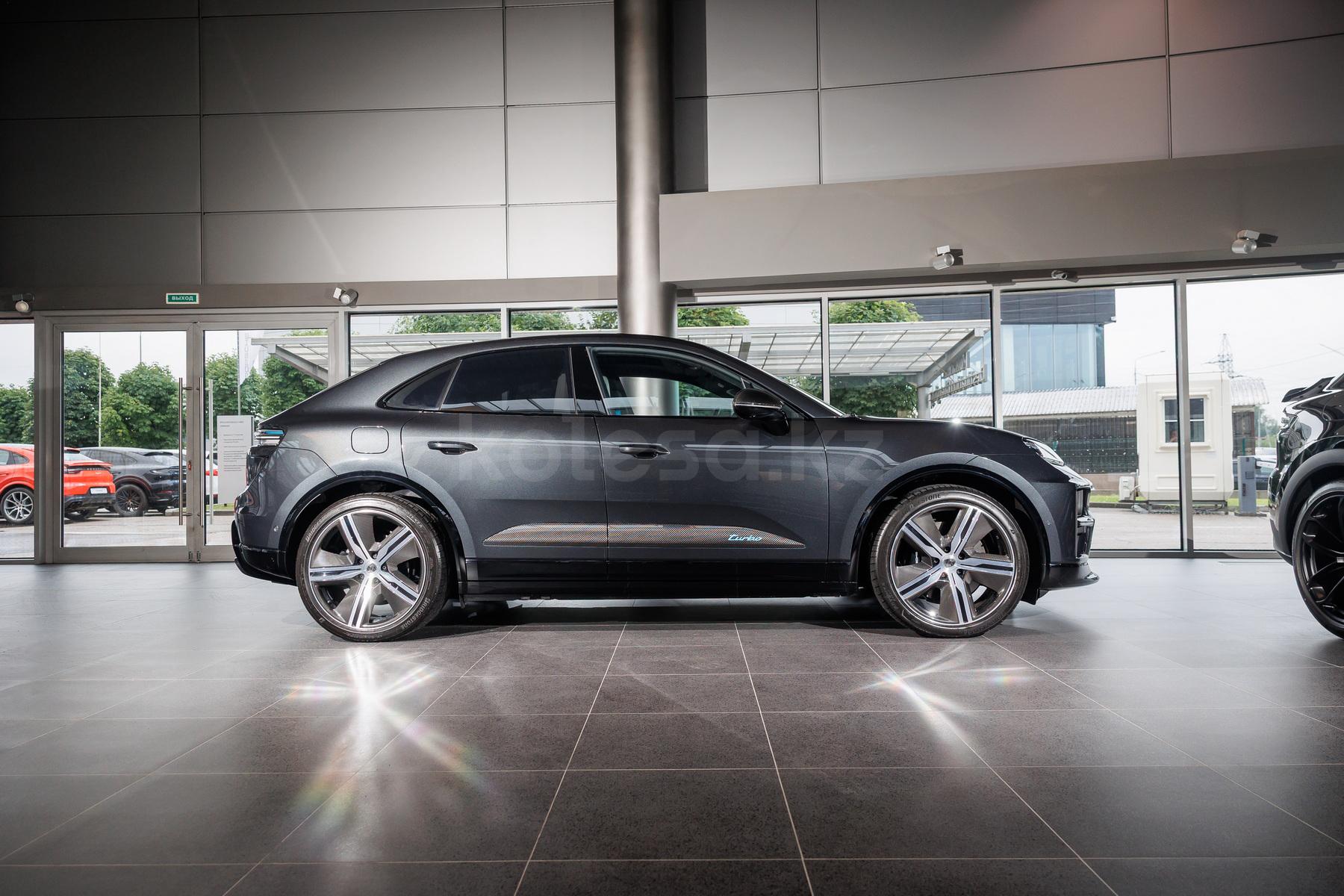 Porsche Macan EV SUV 2024 - н.в. года от 63 000 000 тенге