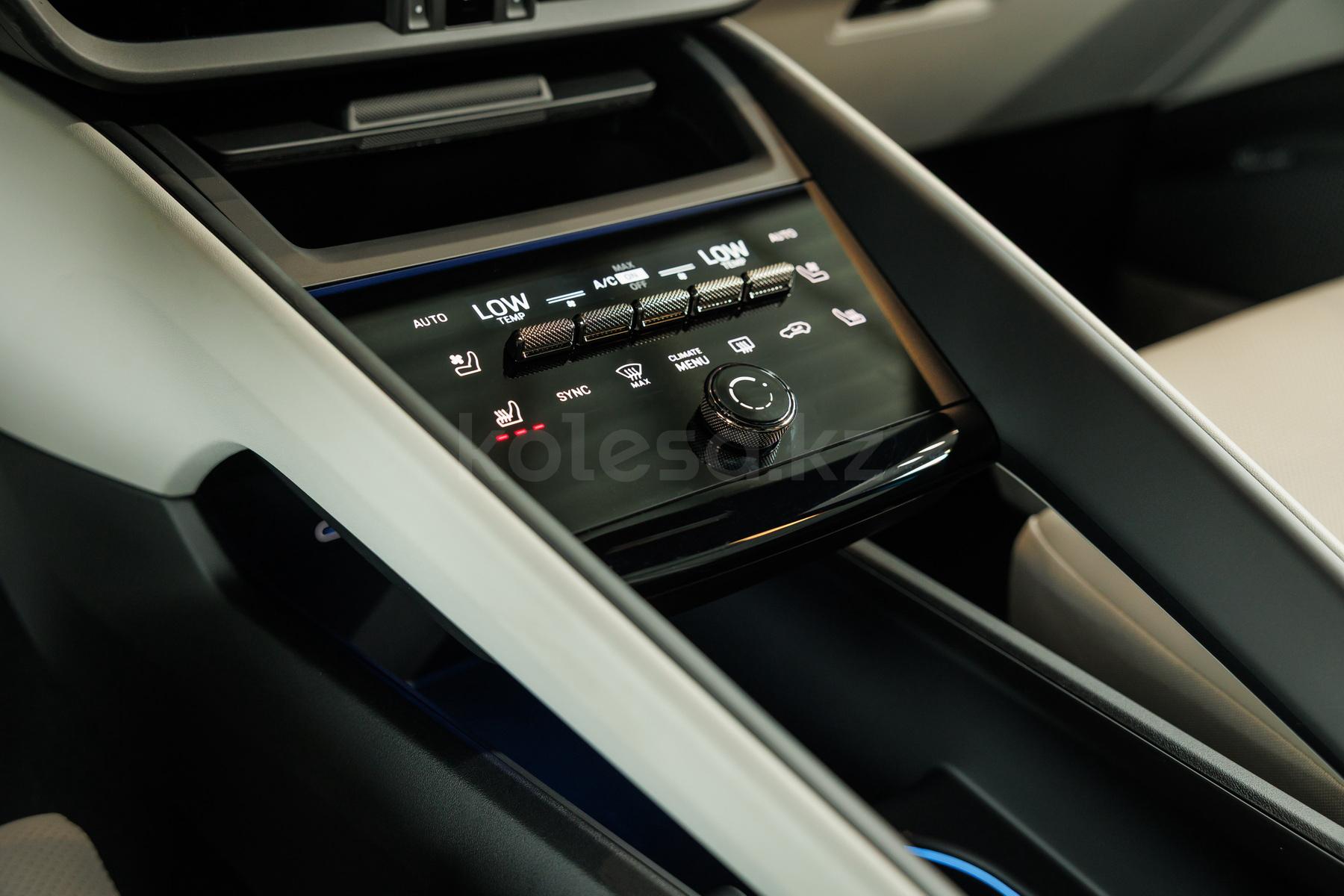 Porsche Macan EV SUV 2024 - н.в. года от 63 000 000 тенге