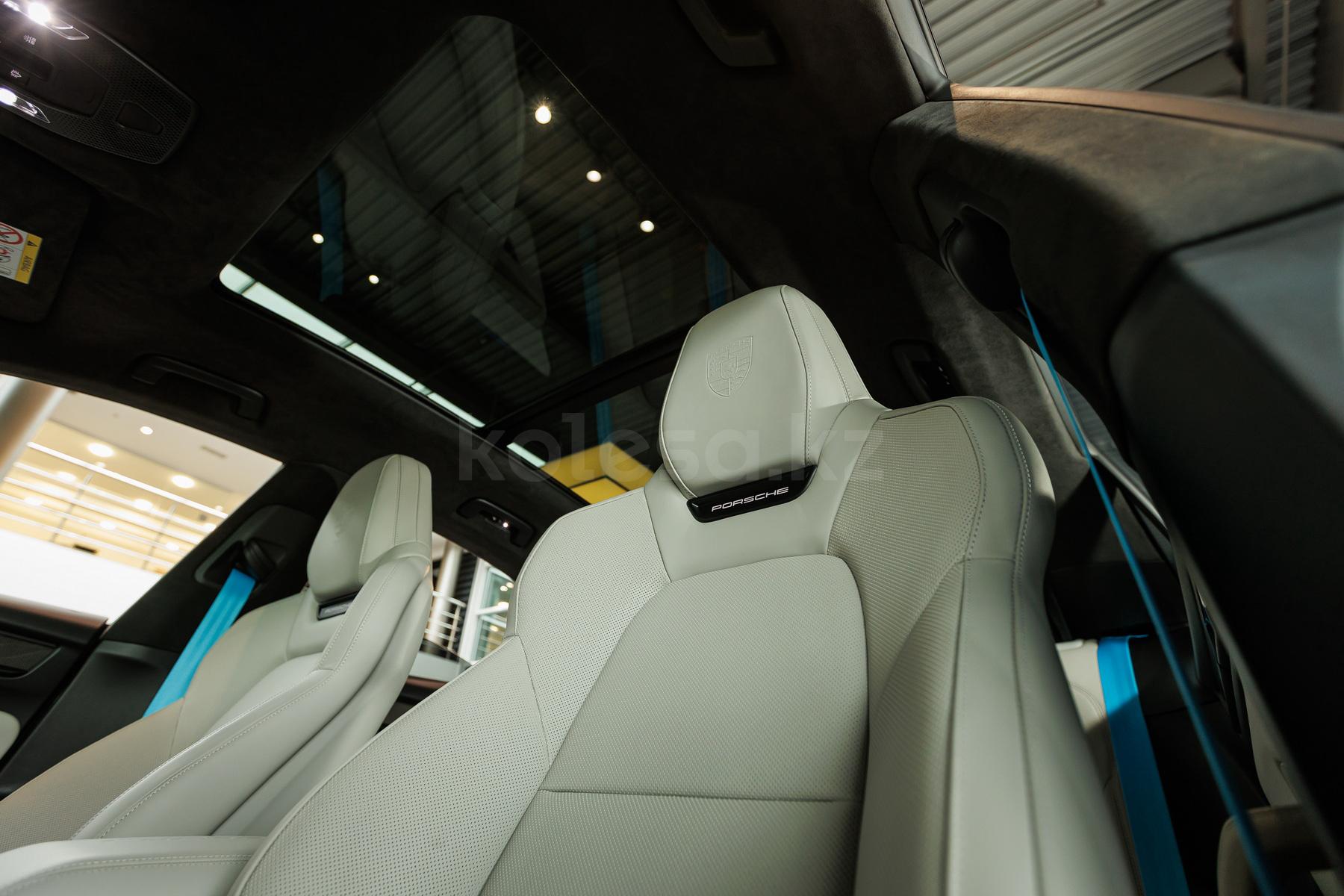 Porsche Macan EV SUV 2024 - н.в. года от 63 000 000 тенге